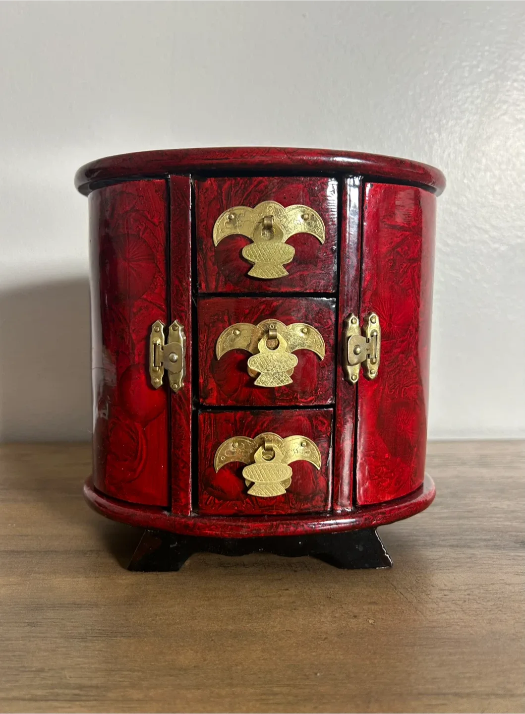 Vintage Chinese Rosewood Jewelry Box - Too Good to Miss! image indicator(2)