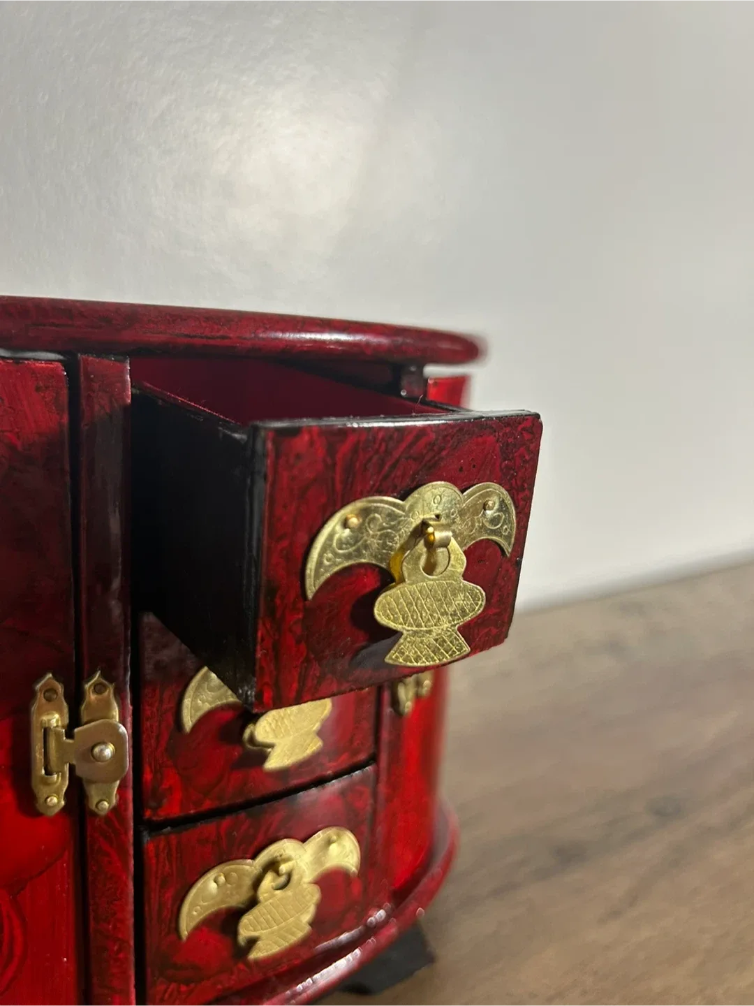 Vintage Chinese Rosewood Jewelry Box - Too Good to Miss! image indicator(3)