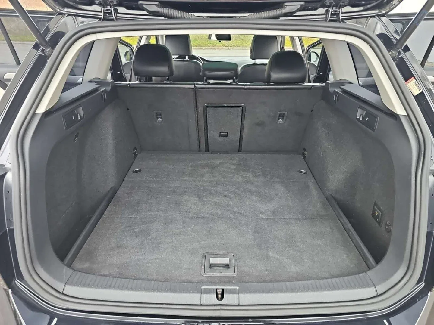 2017 Volkswagen Golf SportWagon - Black image indicator(9)