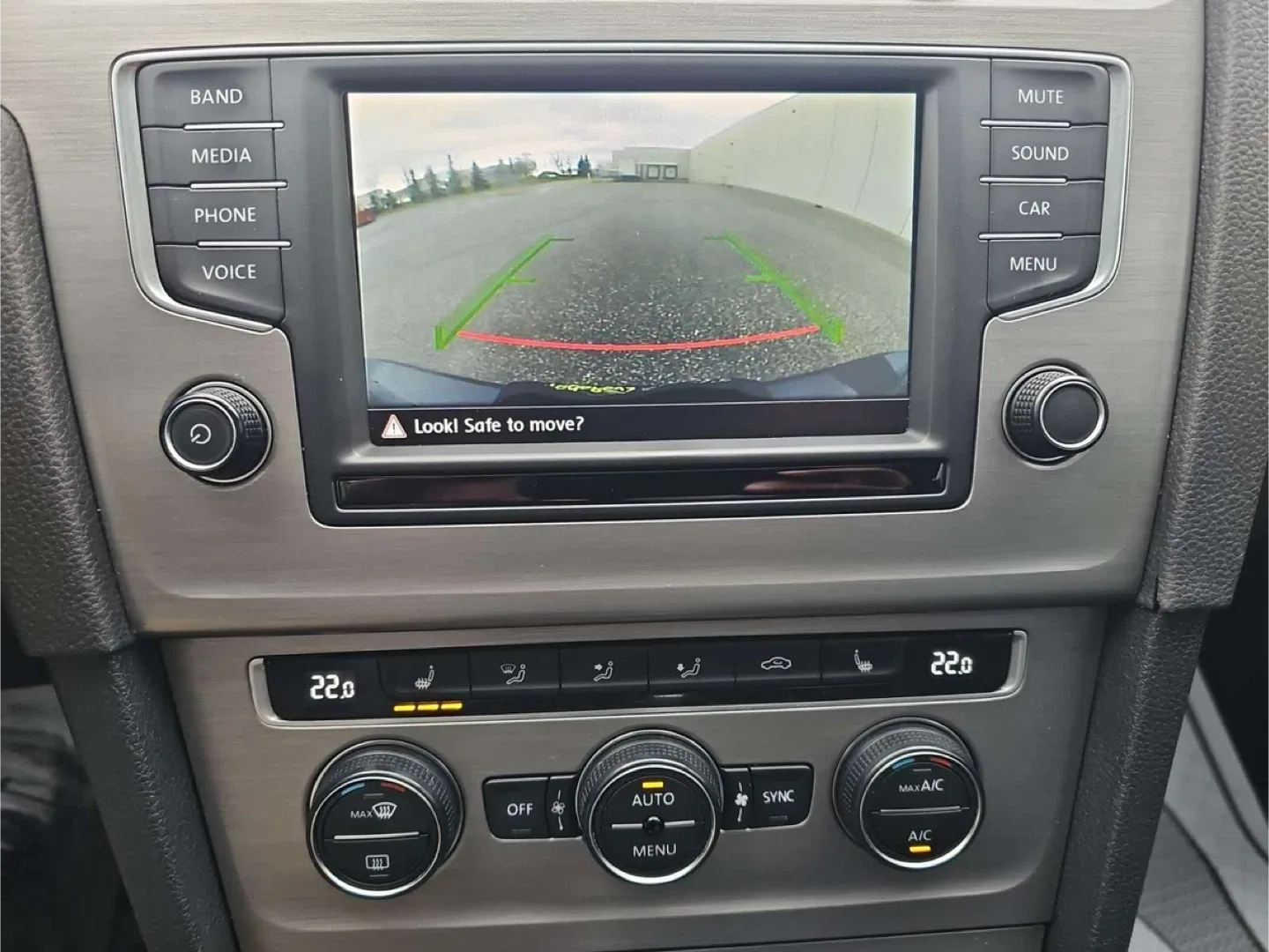 2017 Volkswagen Golf SportWagon - Black image indicator(10)