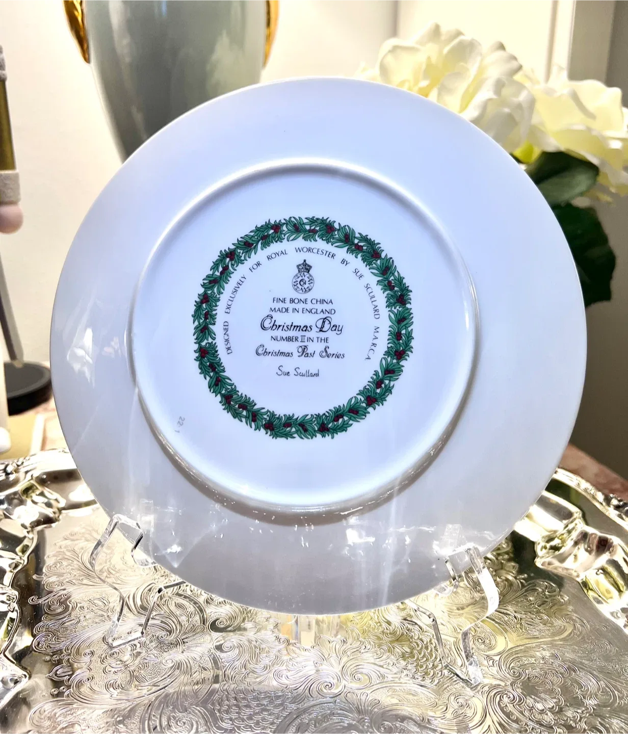 Royal Worcester Christmas collector plate image indicator(2)