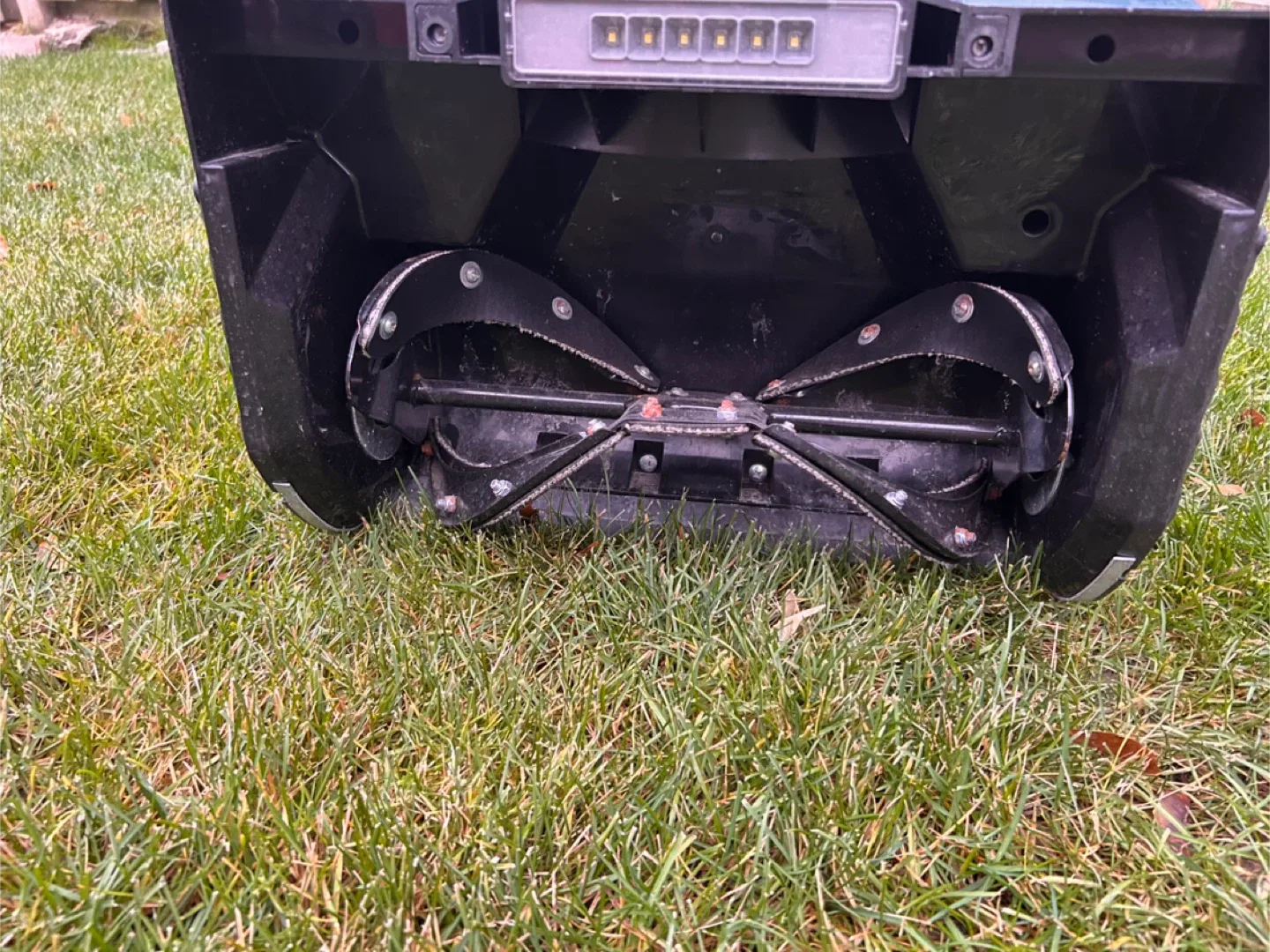 Snow Joe 24V-X2-SB18 Cordless Snow Blower image indicator(2)