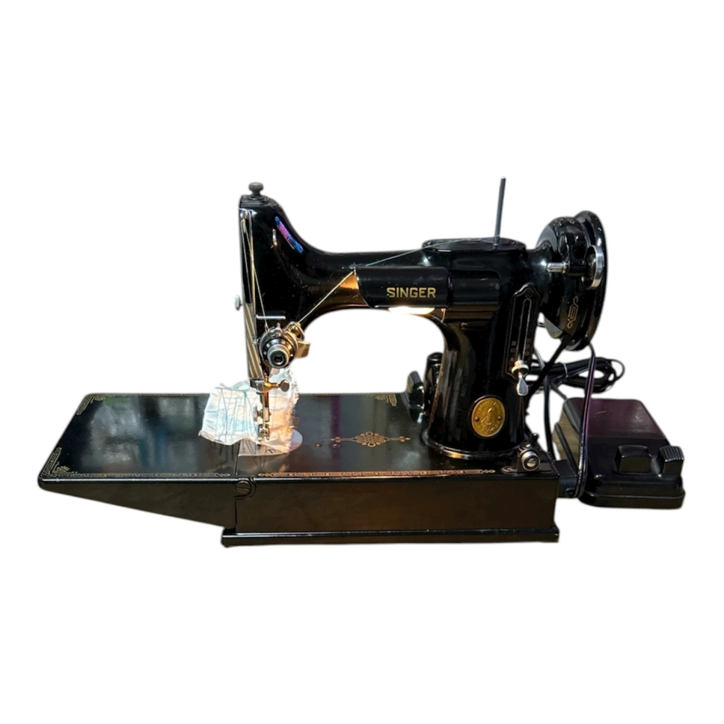Singer Sewing Machine 221-1 Portable Sewing Machine w/ Case - photo 2