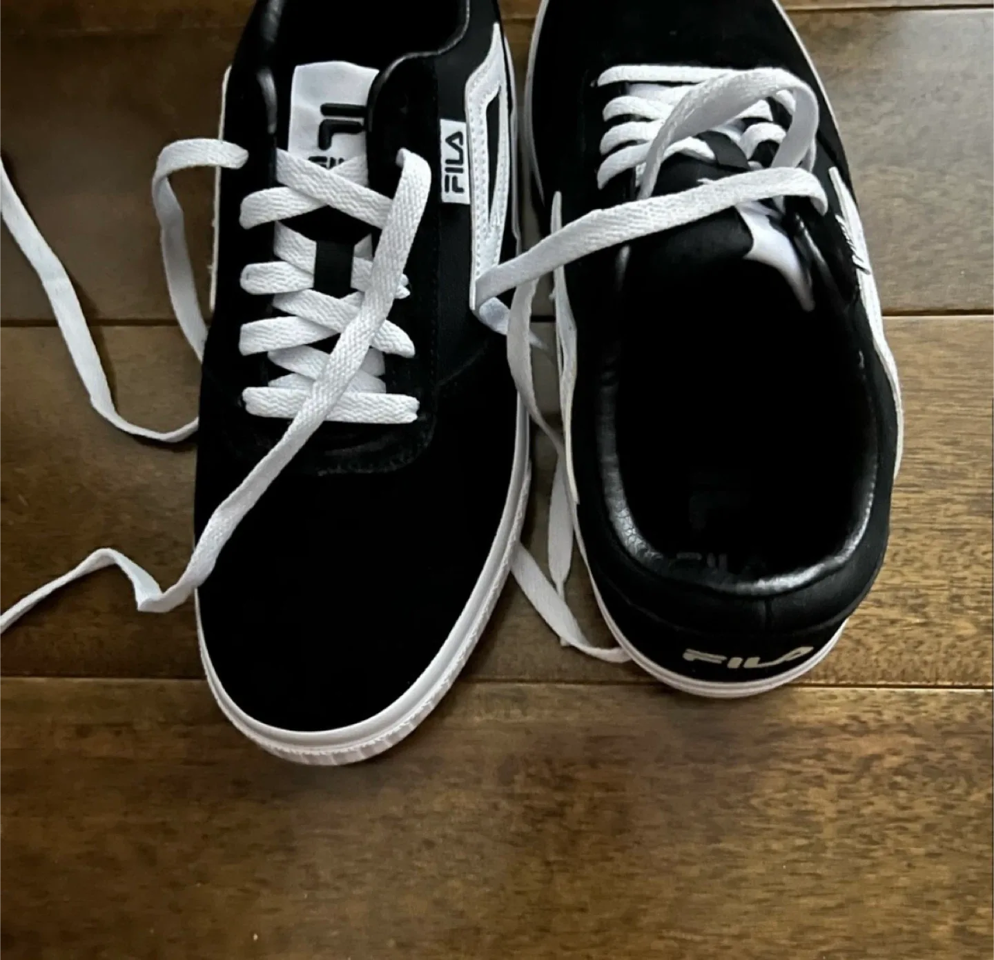 Women’s Fila Black Sneakers size 8 image indicator(4)