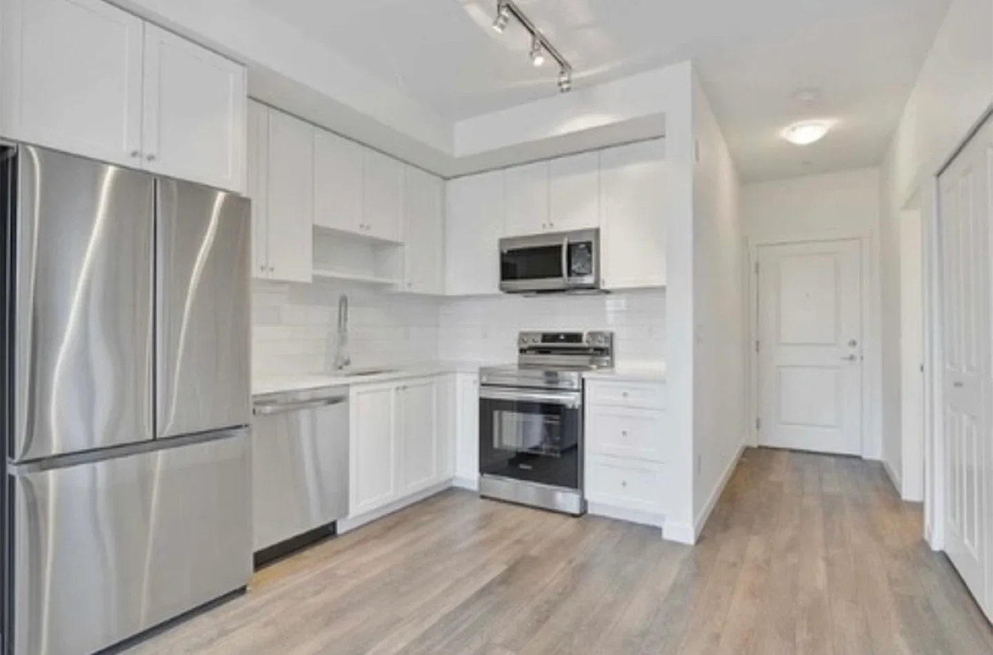 1 Bedroom plus Den Fourth Floor Fleetwood Apartment image indicator(8)