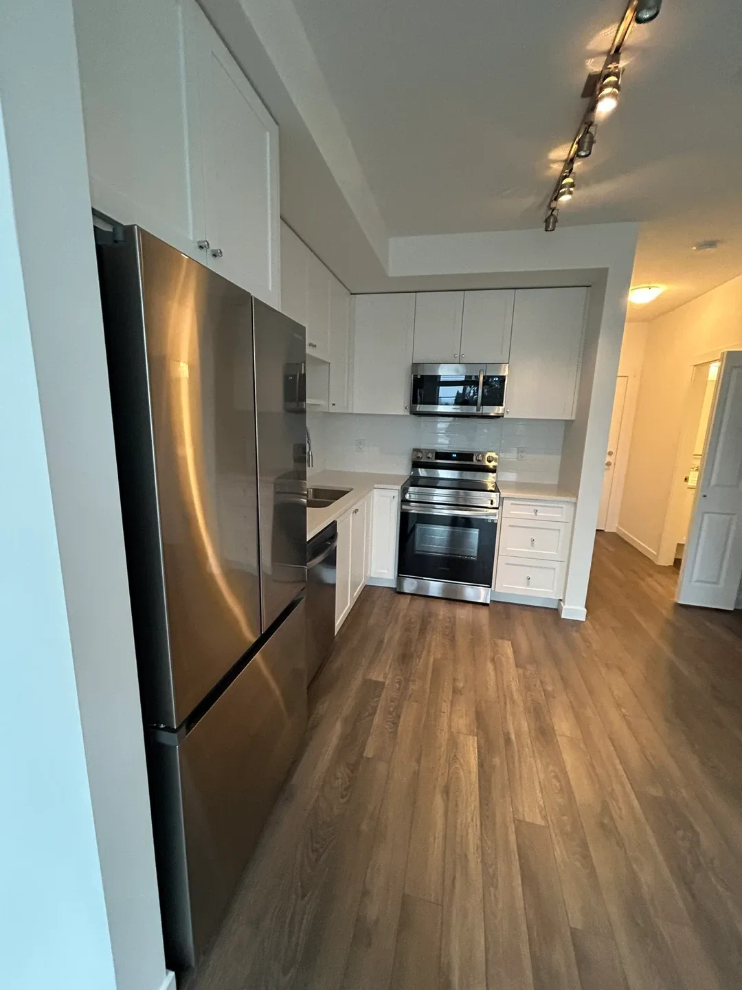 1 Bedroom plus Den Fourth Floor Fleetwood Apartment image indicator(7)