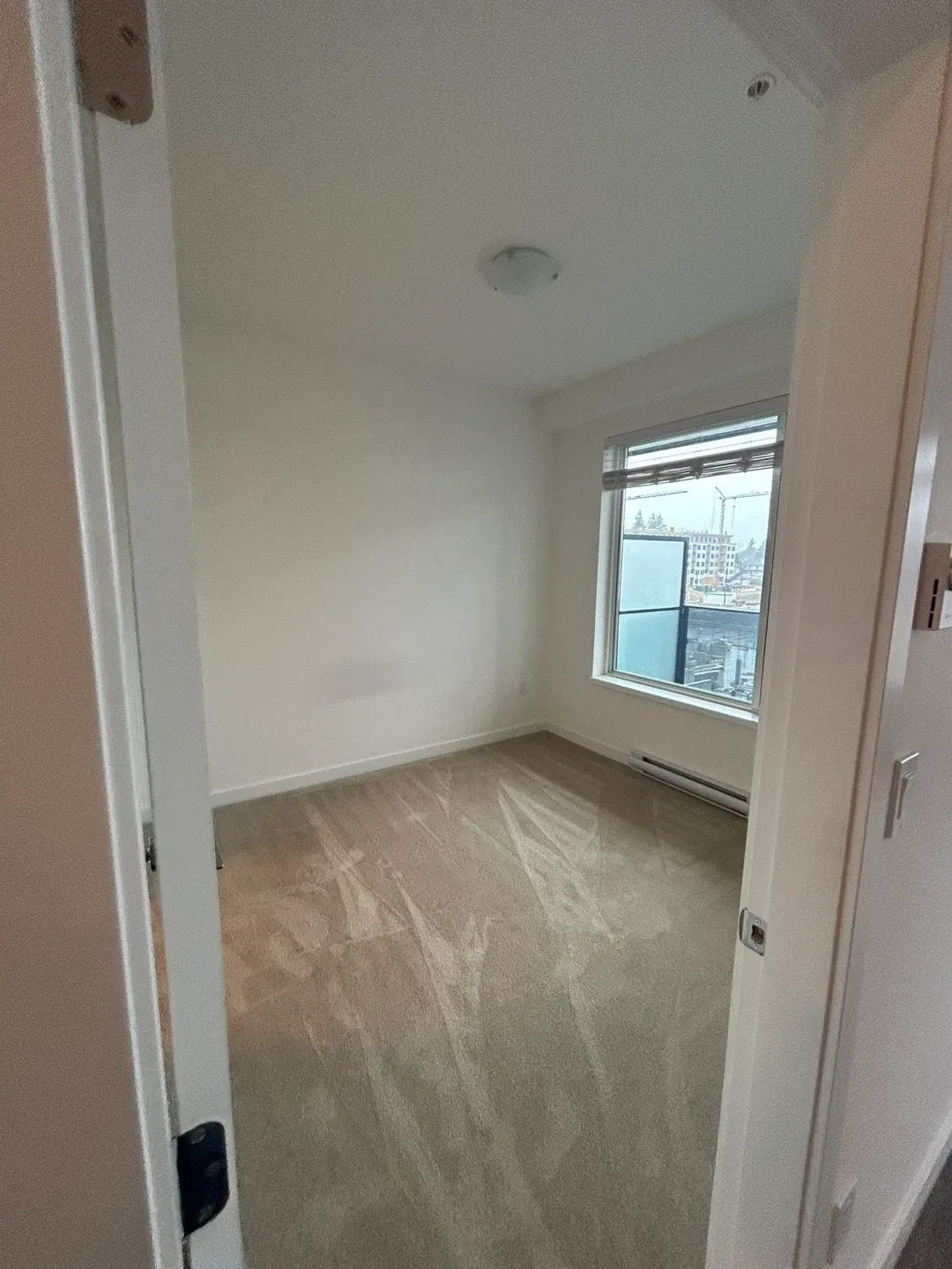 1 Bedroom plus Den Fourth Floor Fleetwood Apartment image indicator(3)