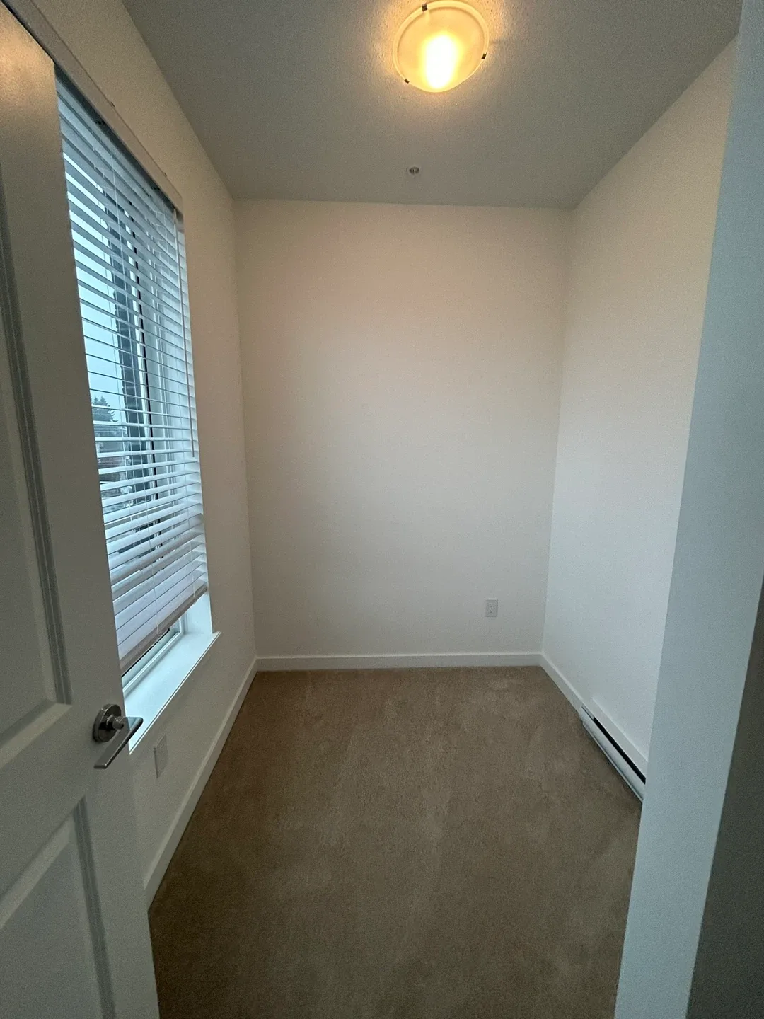 1 Bedroom plus Den Fourth Floor Fleetwood Apartment image indicator(9)