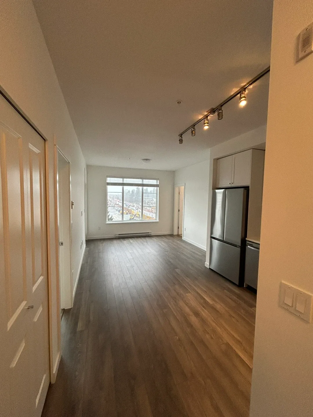 1 Bedroom plus Den Fourth Floor Fleetwood Apartment image indicator(6)