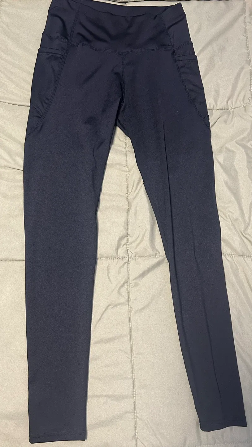 Black Leggings with Pockets image indicator(2)