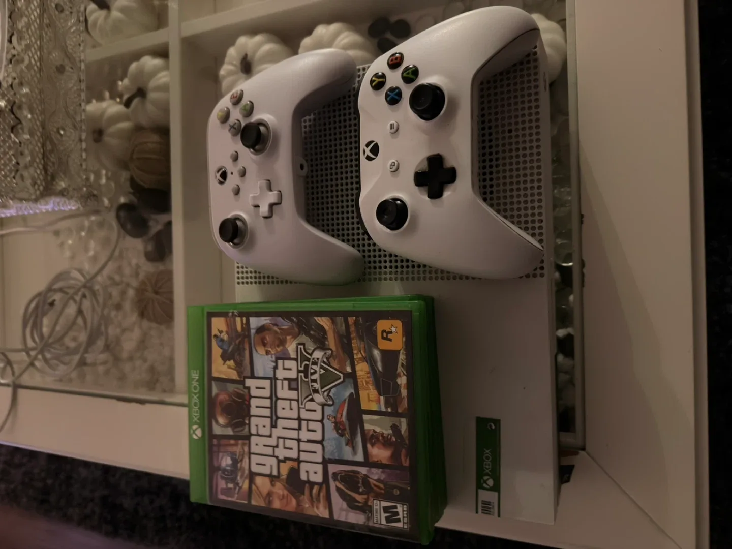 Xbox One S with 2 Controllers and 4 games image indicator(2)