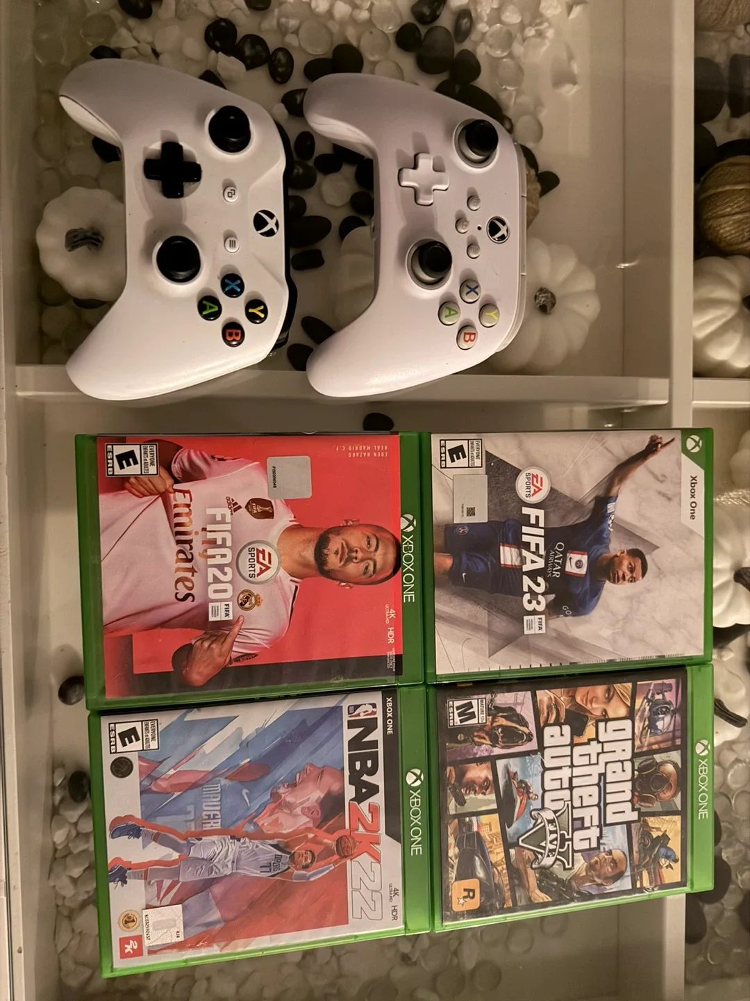 Xbox One S with 2 Controllers and 4 games image indicator(4)