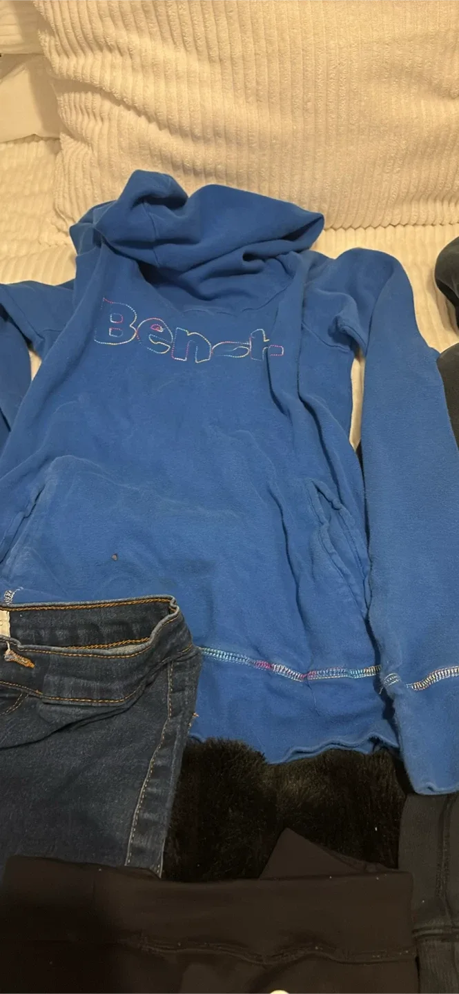 Bench Hoodies - Blue, Pink, Yellow, Grey image indicator(3)