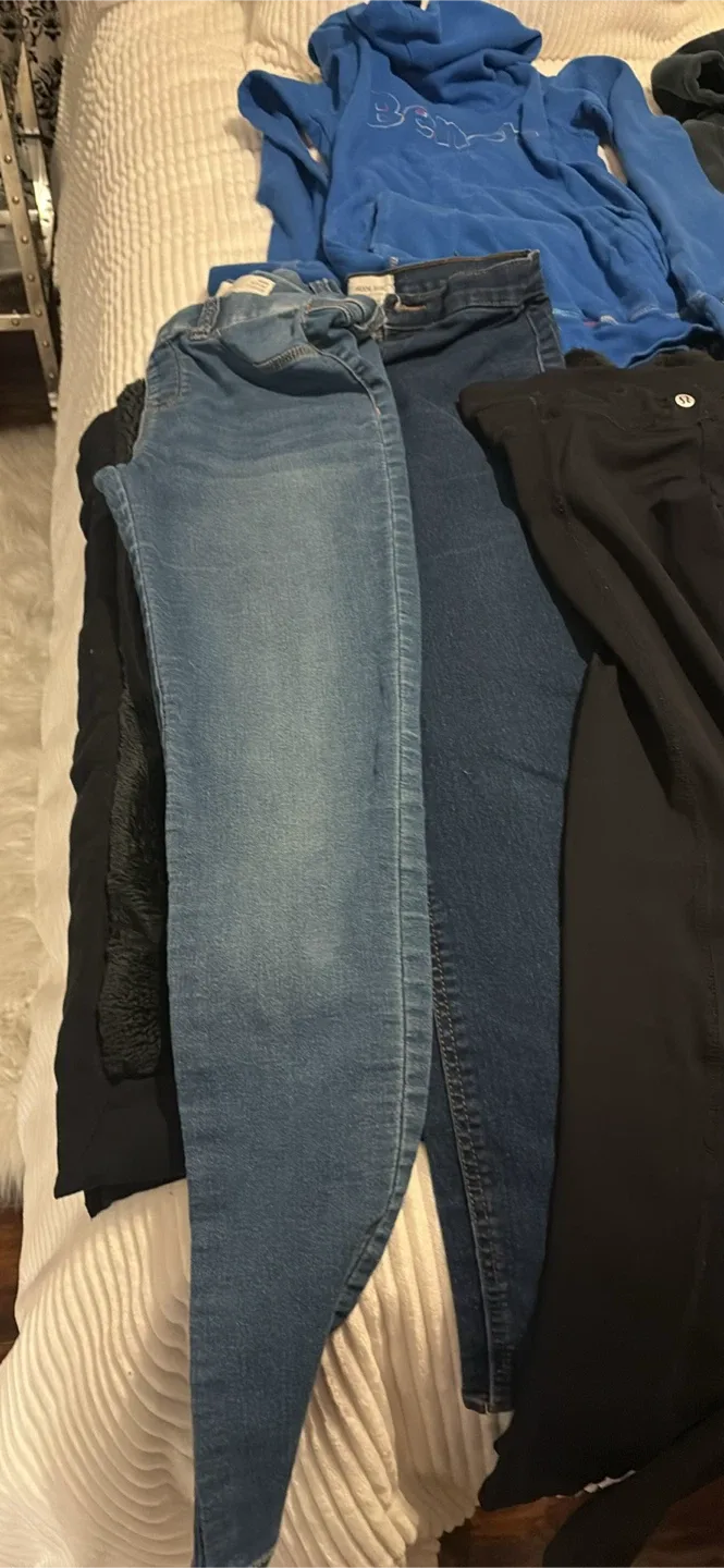 Bench Hoodies - Blue, Pink, Yellow, Grey image indicator(5)