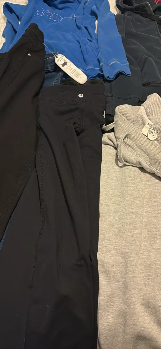 Bench Hoodies - Blue, Pink, Yellow, Grey image indicator(7)