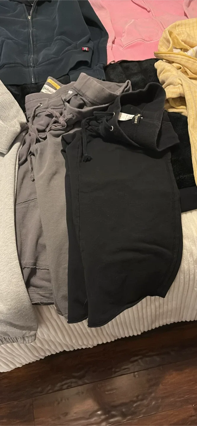 Bench Hoodies - Blue, Pink, Yellow, Grey image indicator(8)