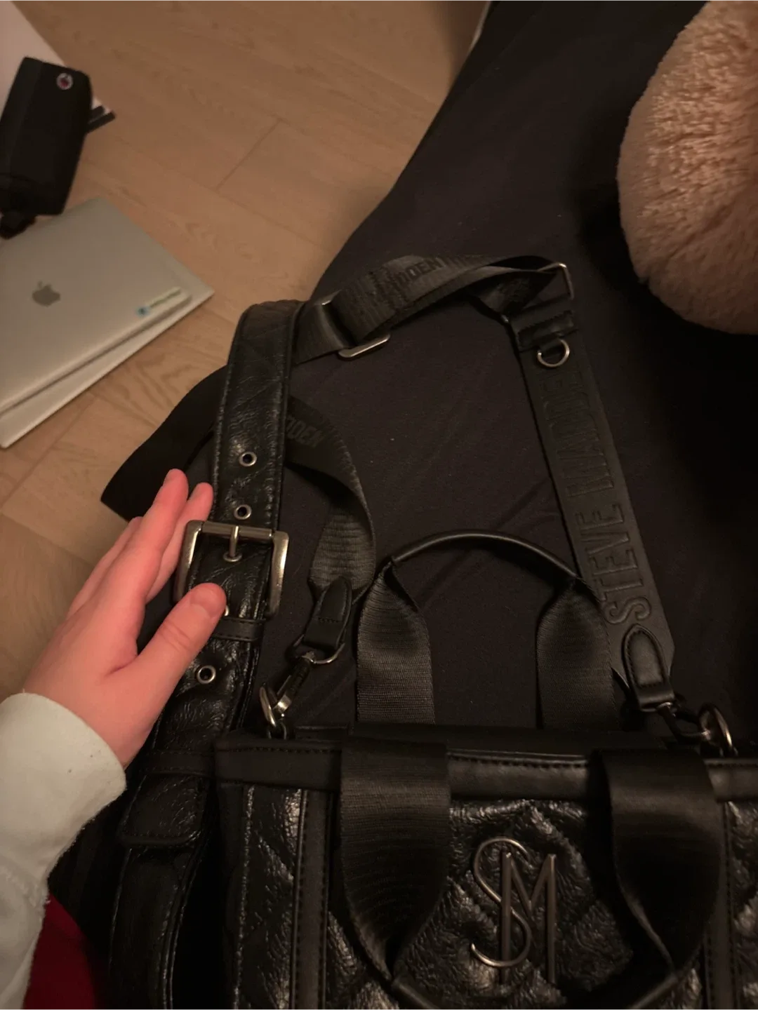 Steve Madden Black Quilted Bag image indicator(2)