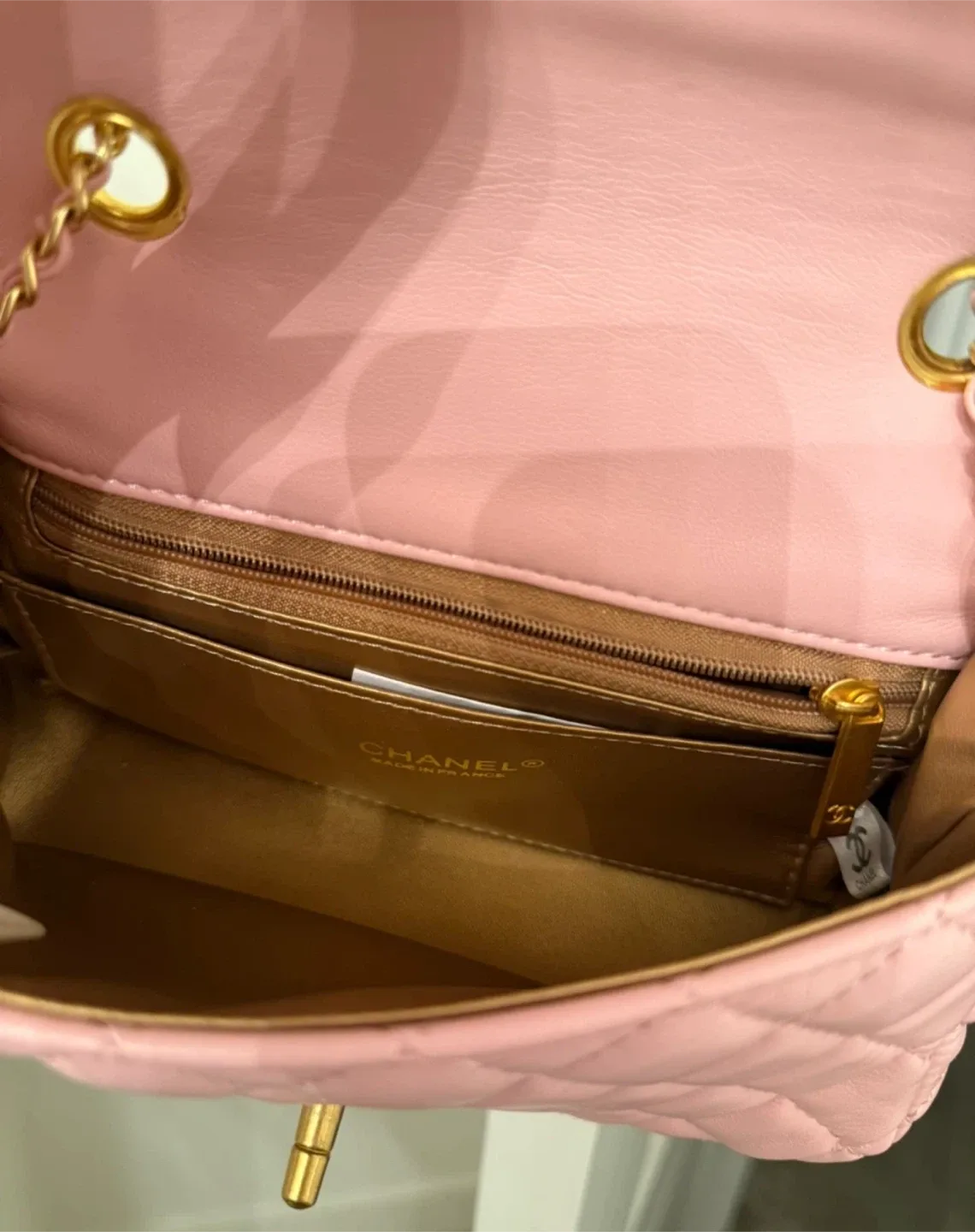 Chanel Pink Quilted Handbag image indicator(4)