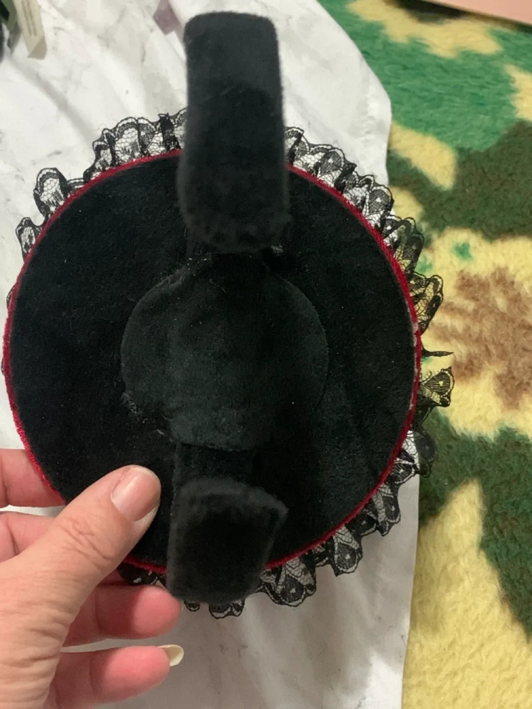 Red Velvet Mini Top Hat Headband image indicator(3)