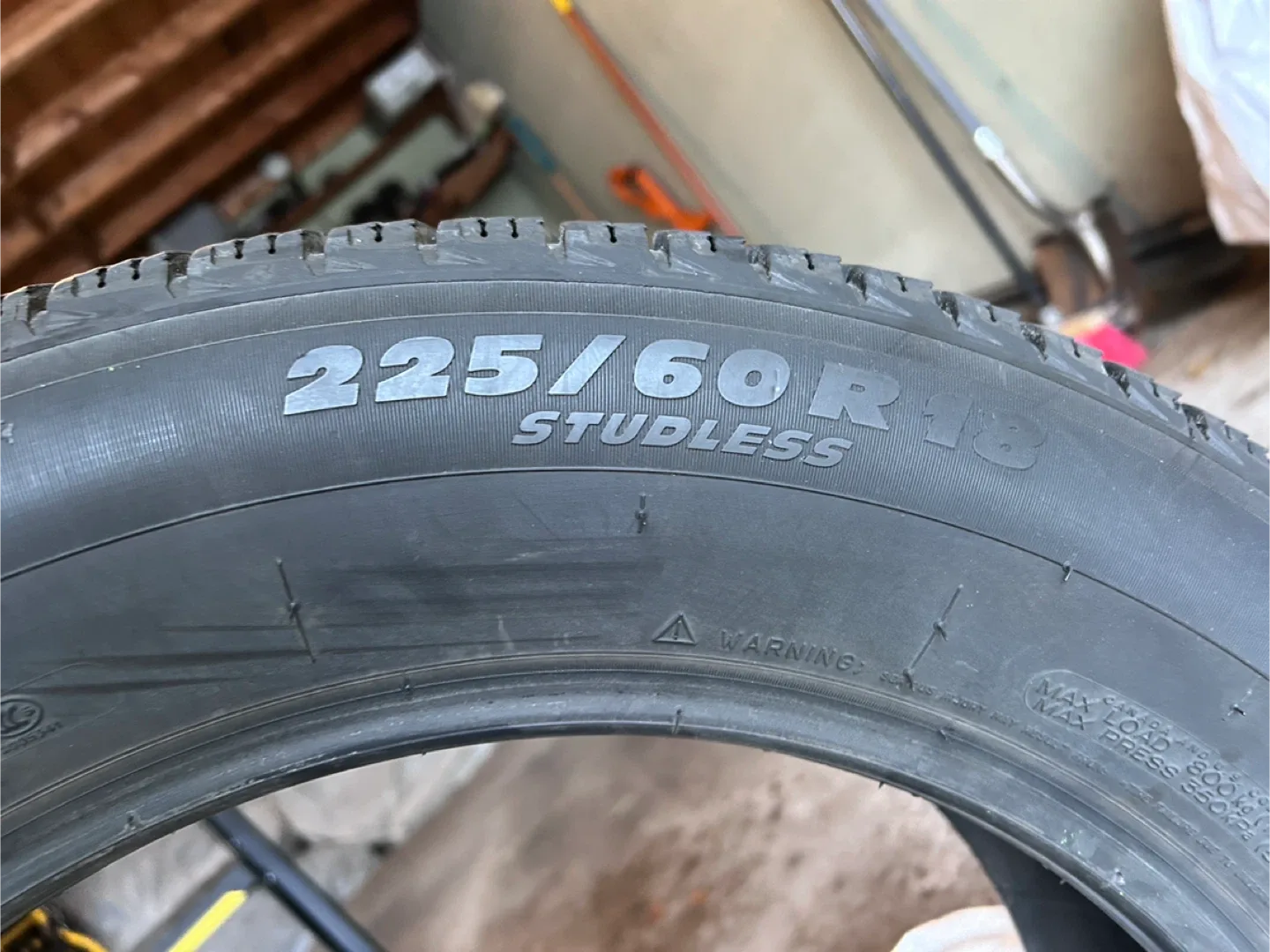Michelin Green X 225/60R18 Winter Tire image indicator(4)