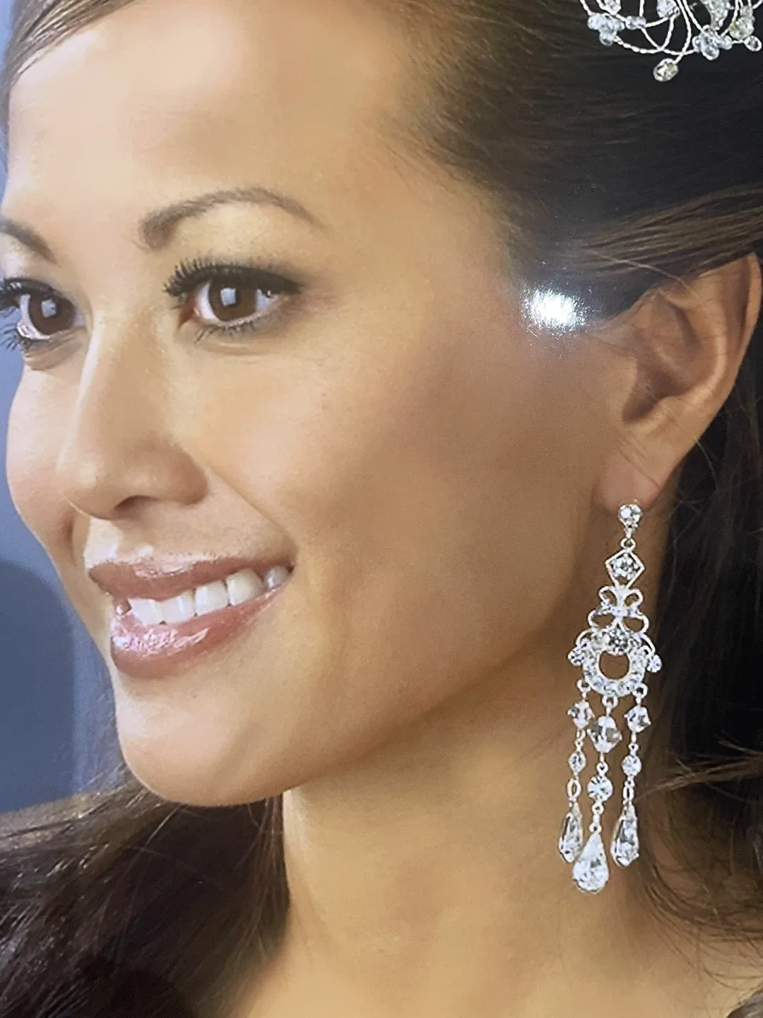 Elegant dangle crystal earrings