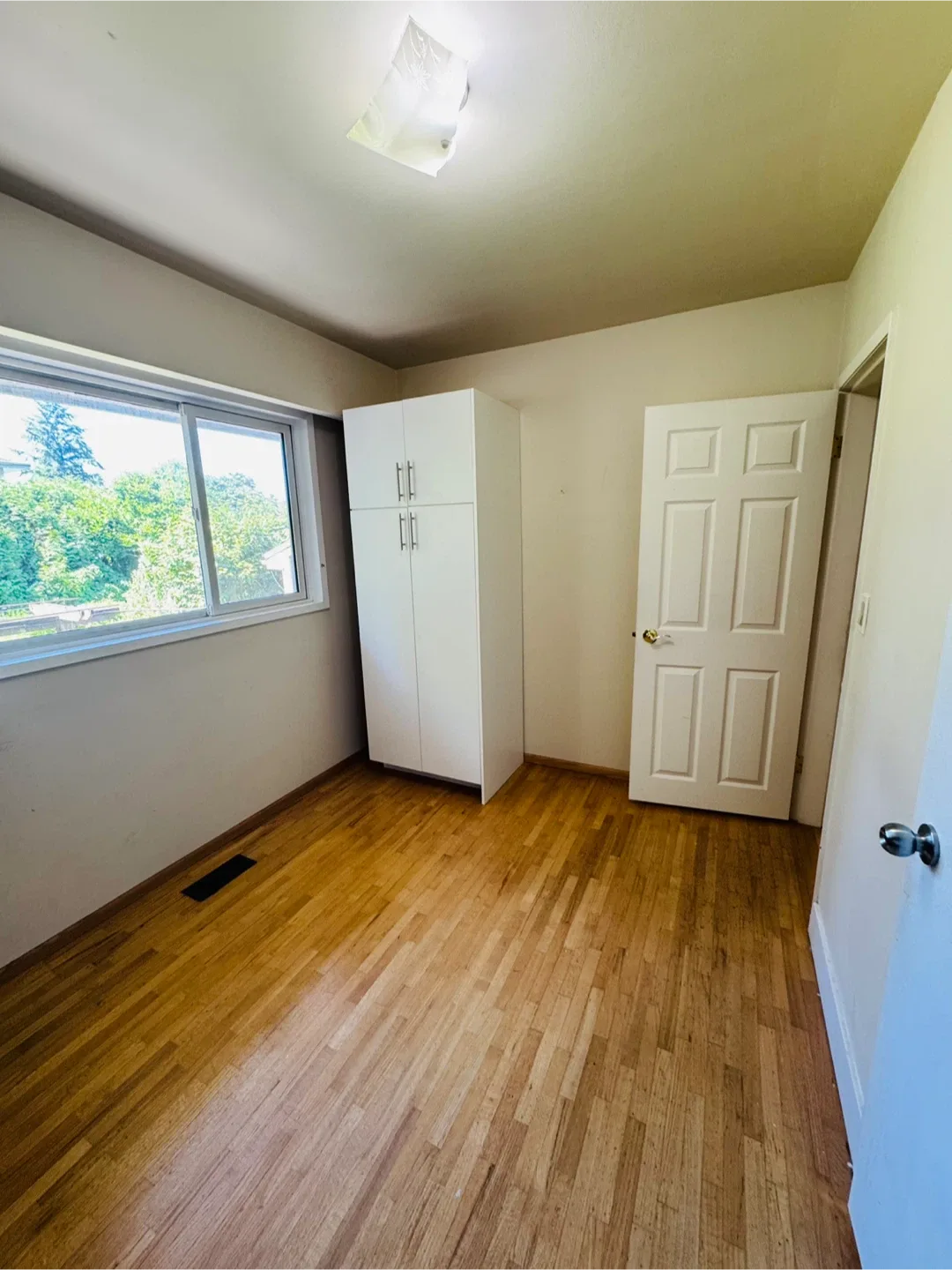 Room for rent image indicator(4)