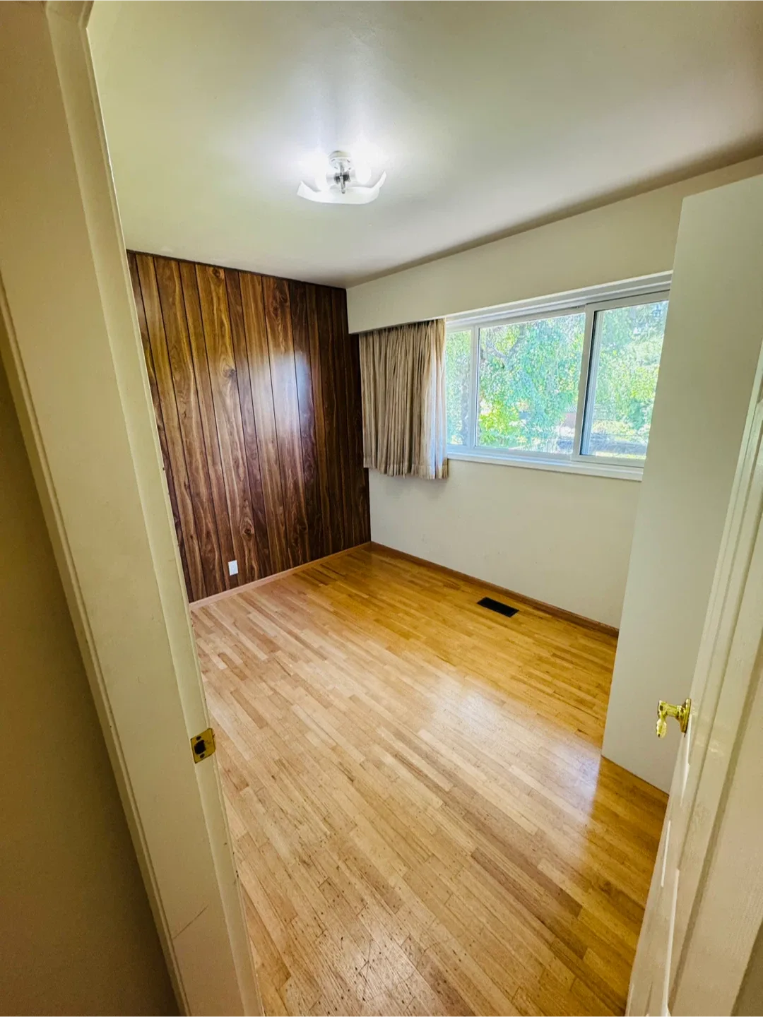 Room for rent image indicator(3)