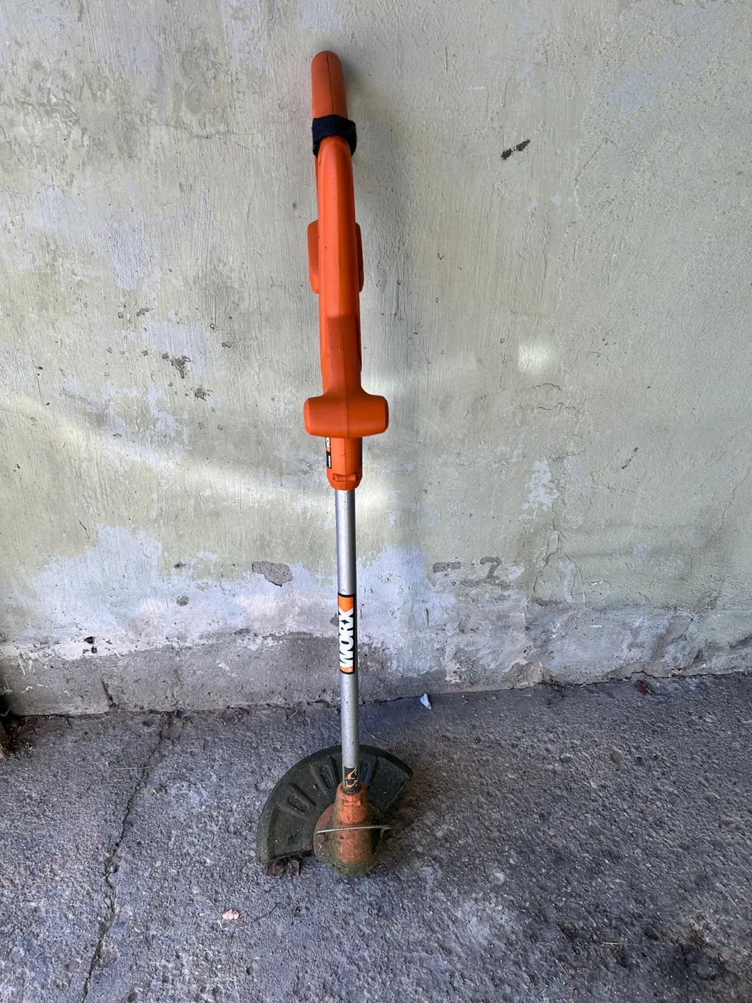 Worx Cordless Grass Trimmer with Batteries