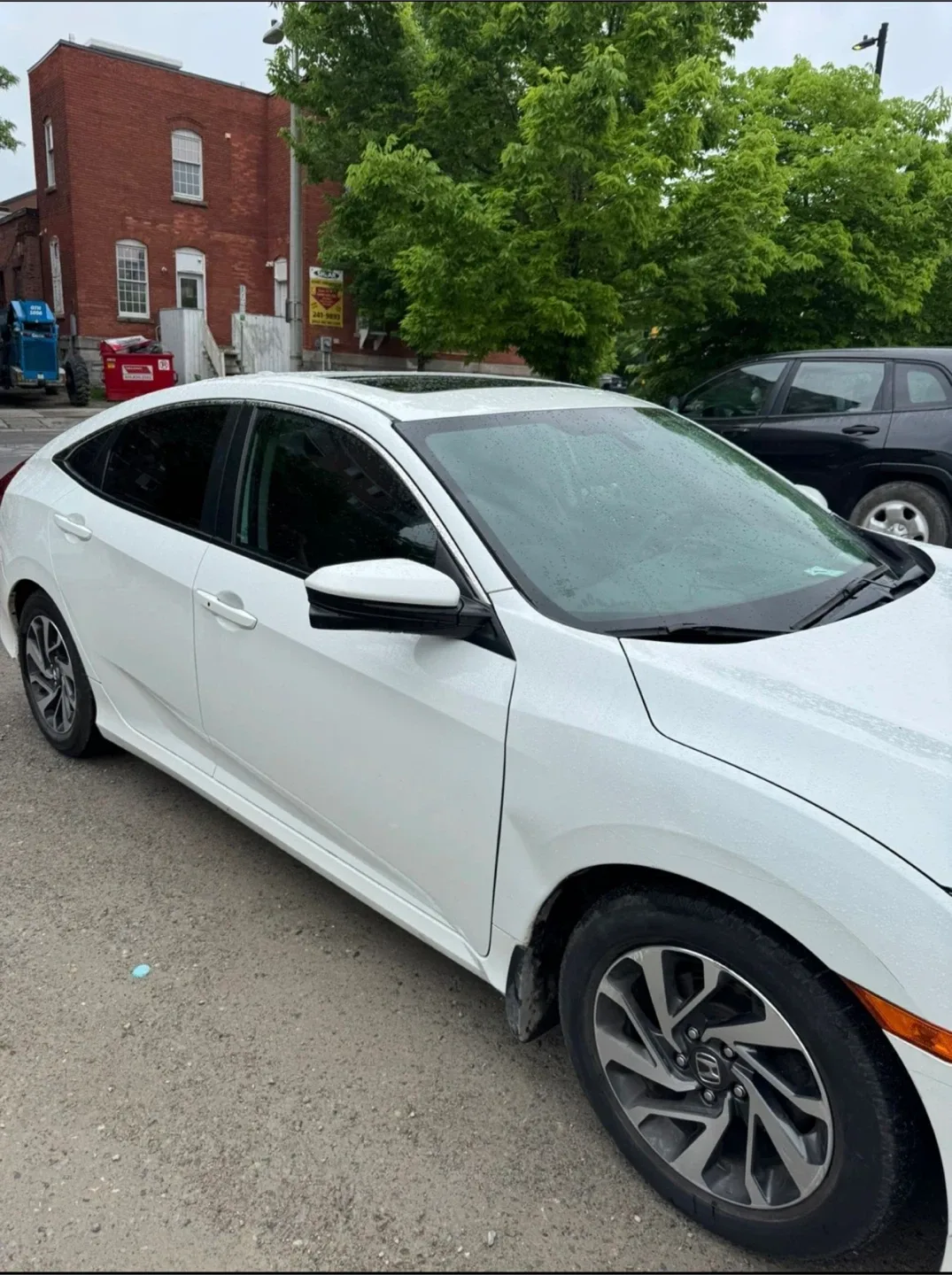 White Honda Civic image indicator(3)