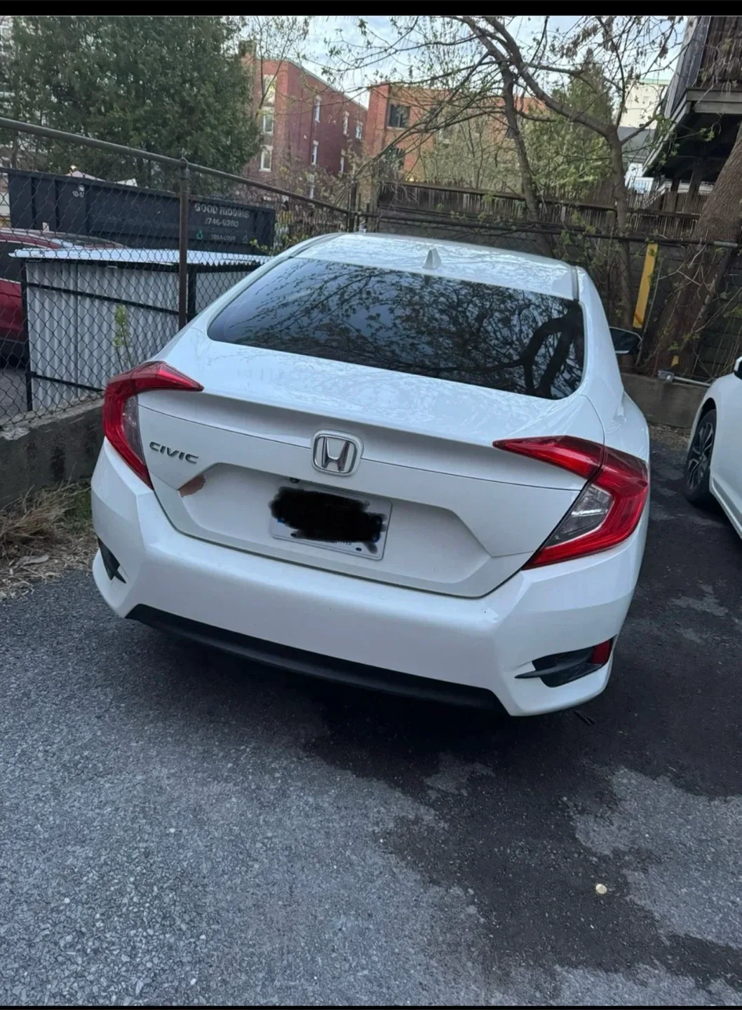 White Honda Civic image indicator(4)