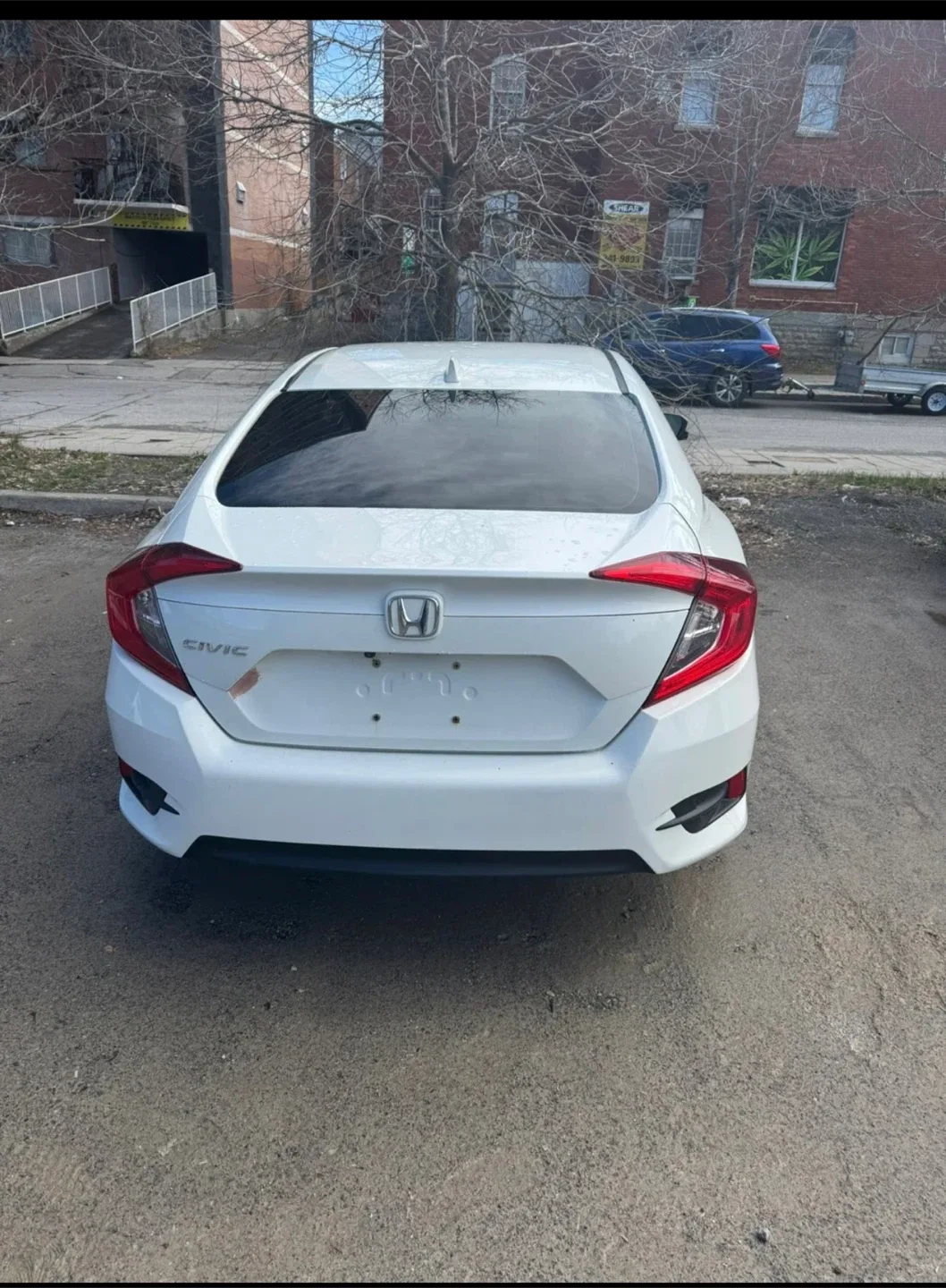 White Honda Civic image indicator(5)