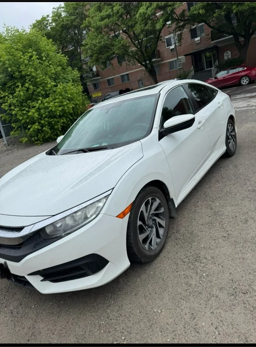 White Honda Civic image indicator(2)