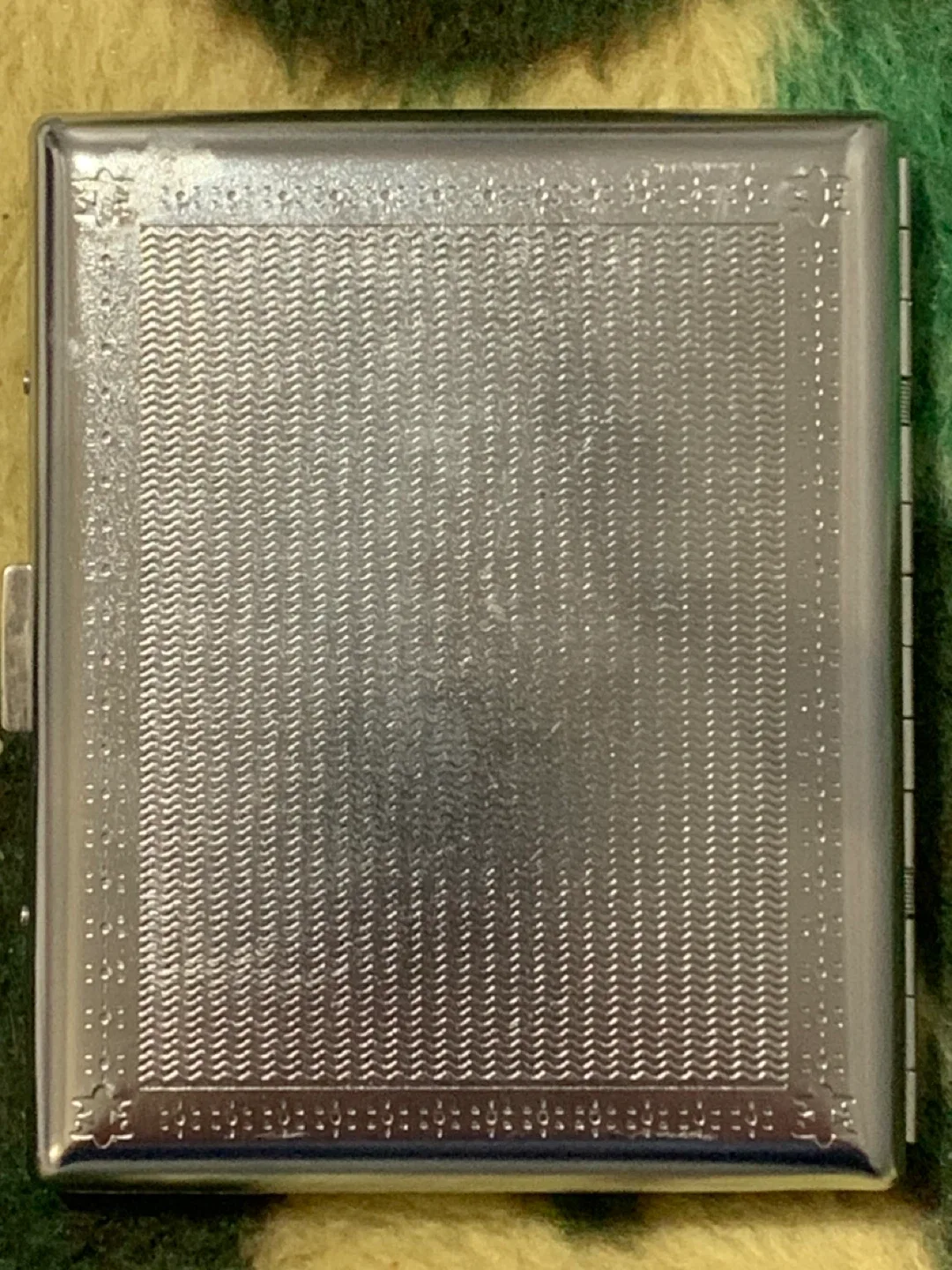 Silver Cigarette Case with Leaf Design image indicator(2)