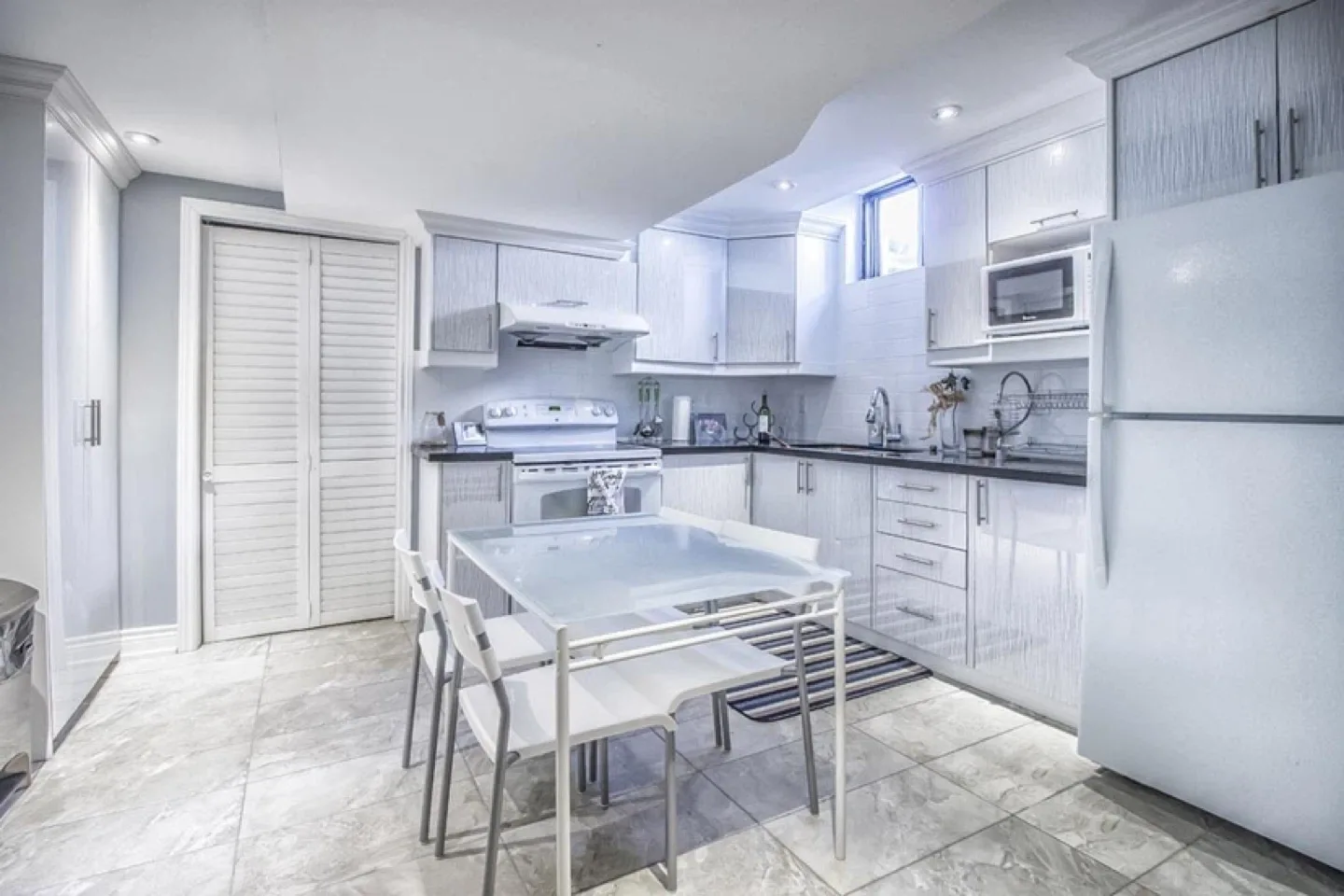 2 Bedrooms Basement image indicator(4)