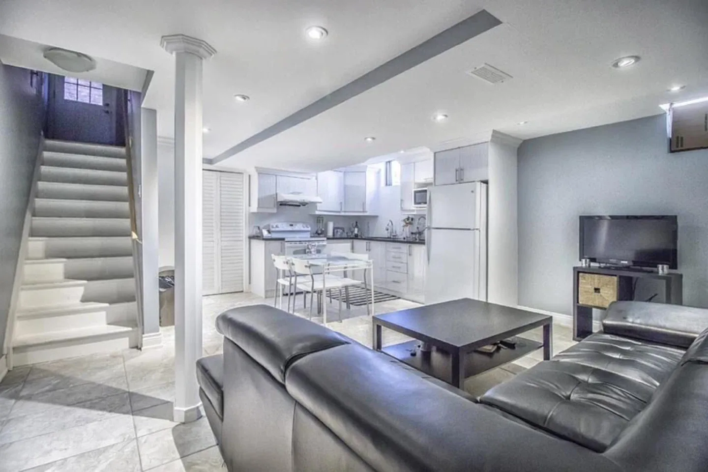 2 Bedrooms Basement image indicator(3)