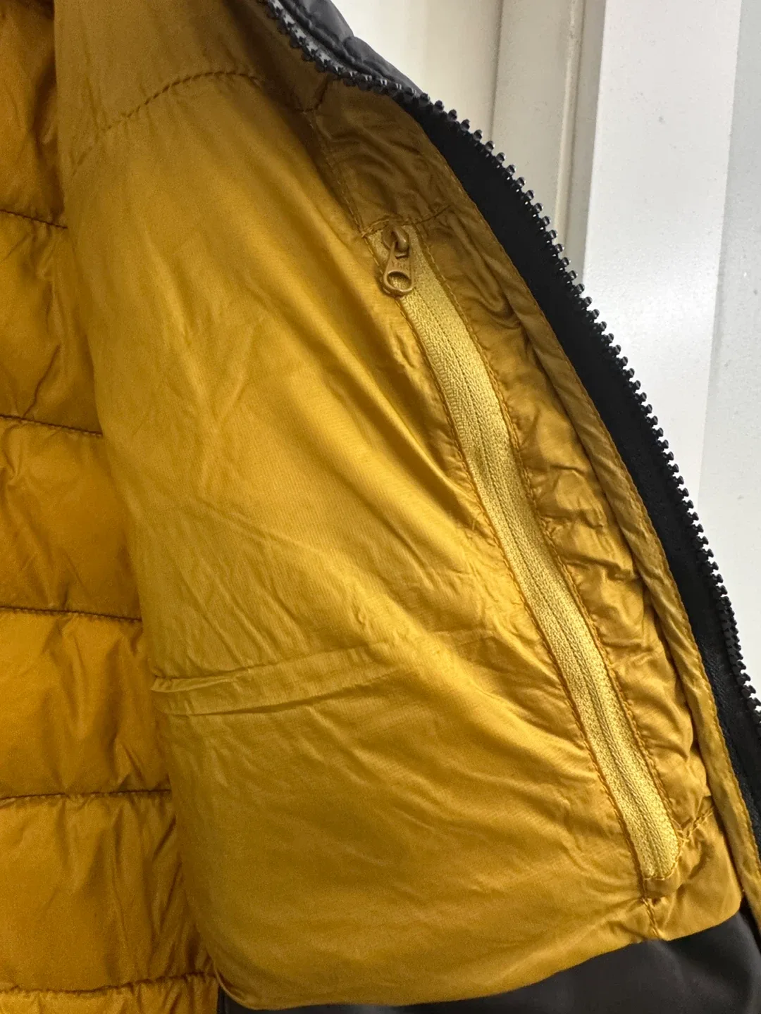 Arc'teryx 24K Gold Thorium Hoody Men's Black, Size M image indicator(4)