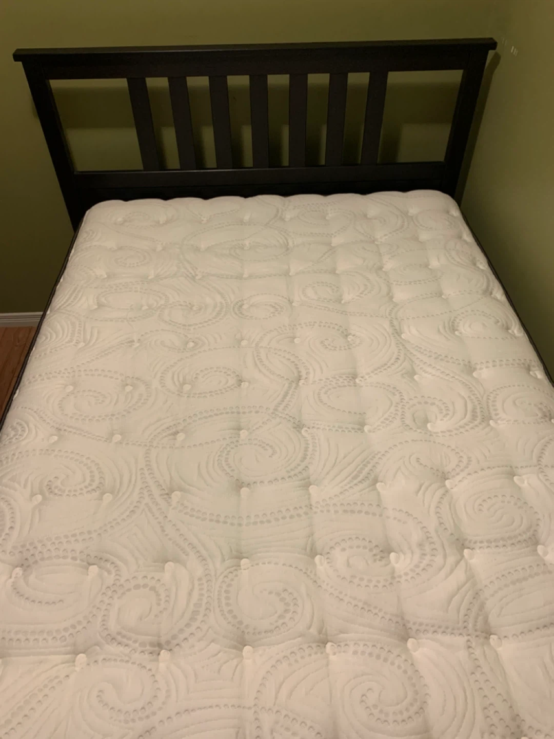 IKEA Hemnes double bed, Sealy Mattress and box spring - photo 2