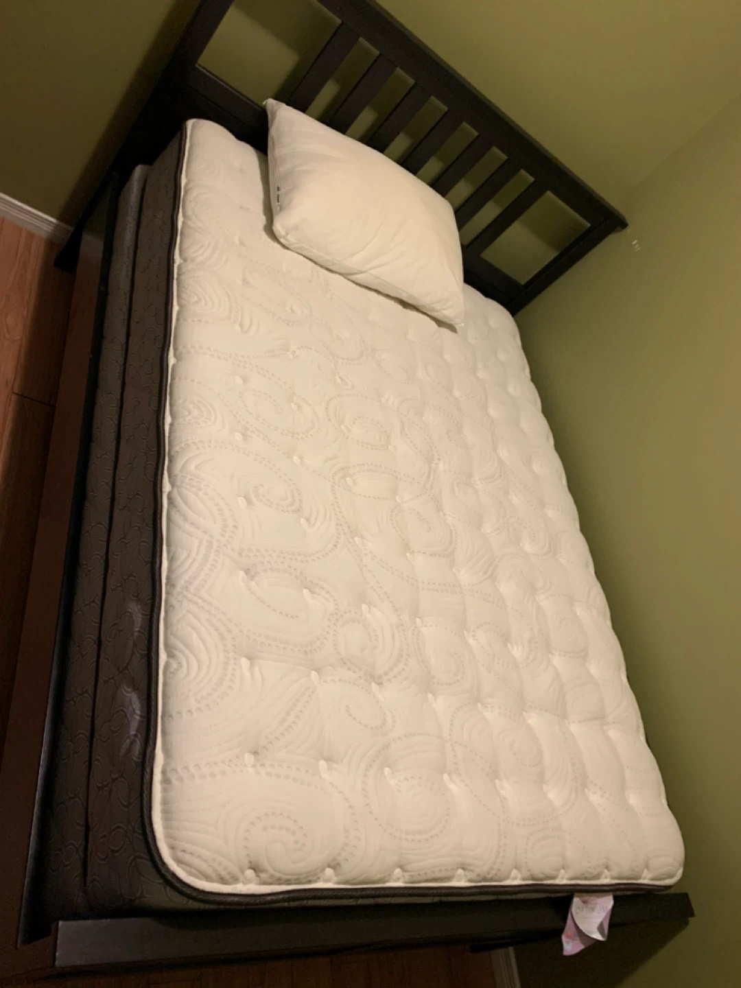IKEA Hemnes double bed, Sealy Mattress and box spring - photo 4