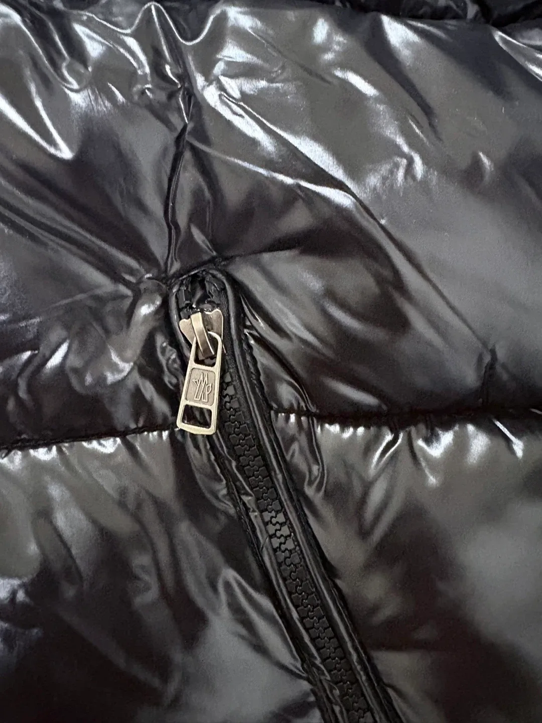 Moncler jacket image indicator(3)