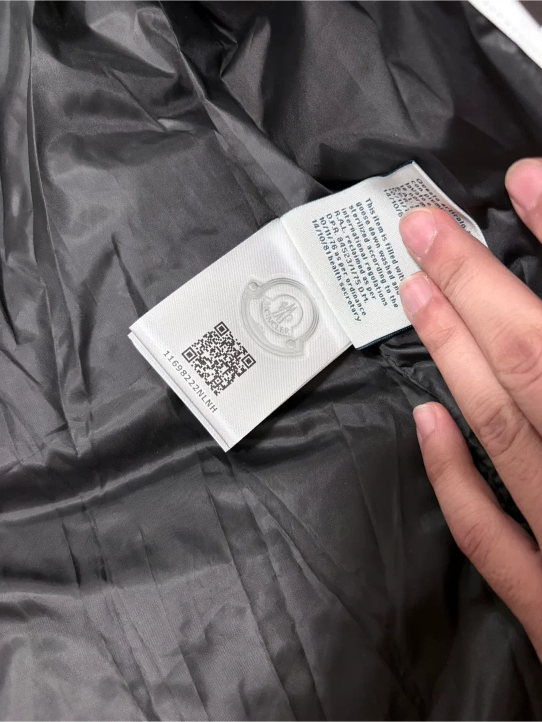 Moncler jacket image indicator(7)