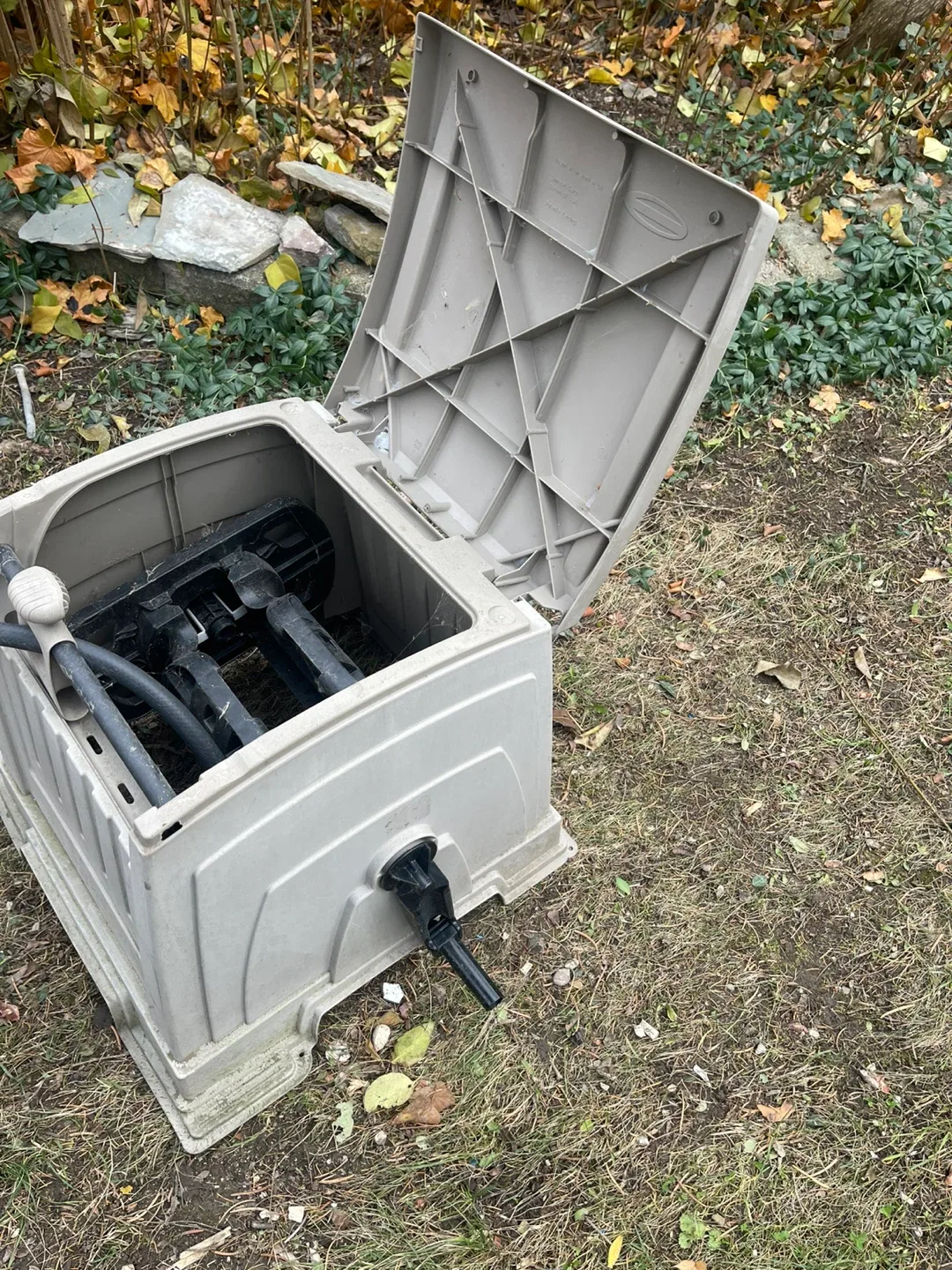 Suncast Outdoor Hose Reel Hideaway