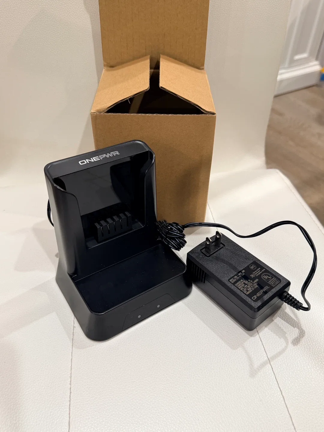 HOOVER ONEPWR Battery Charger with Box image indicator(2)