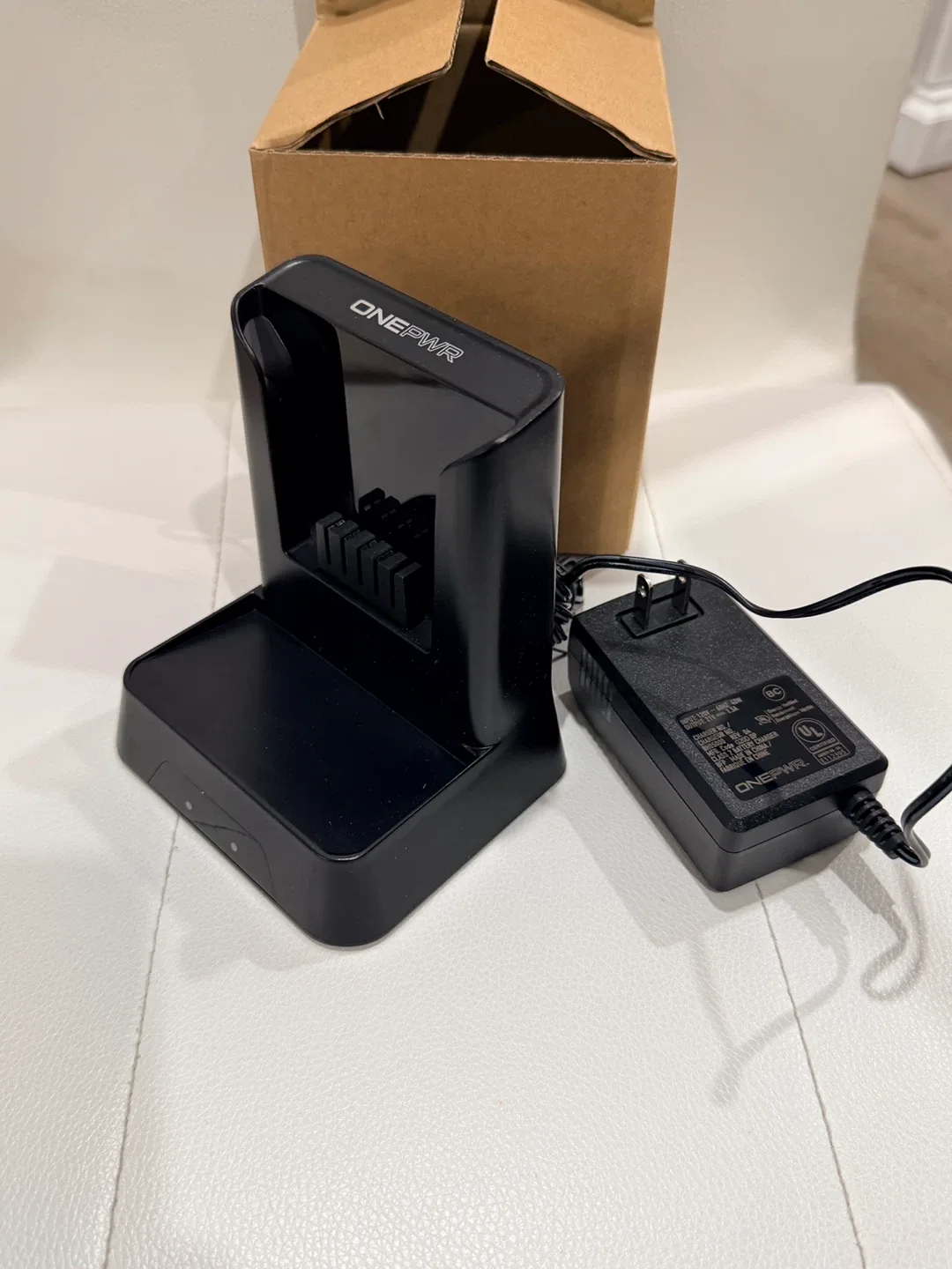 HOOVER ONEPWR Battery Charger with Box