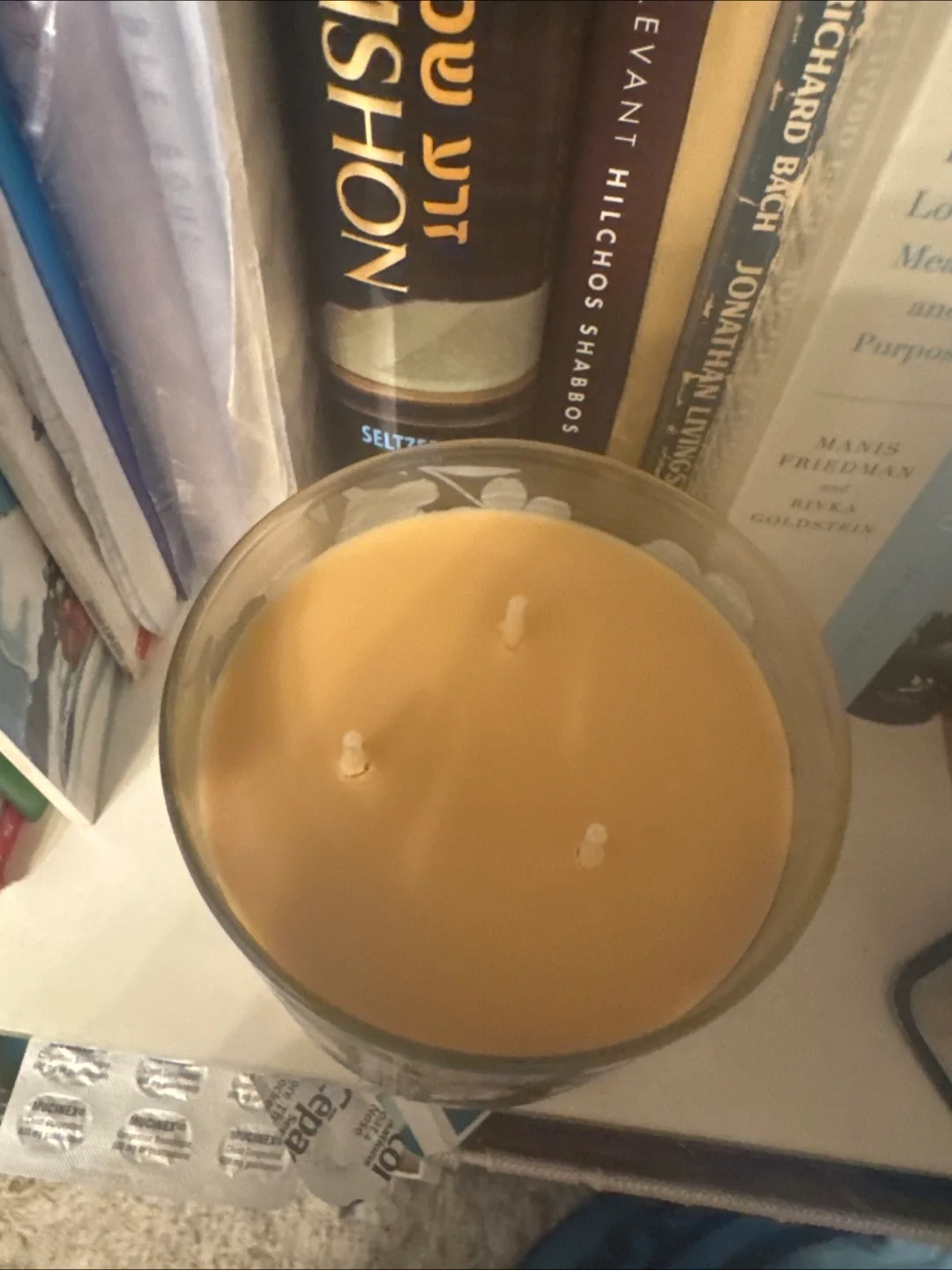 Bath & Body Works Almond Croissant Candle image indicator(2)