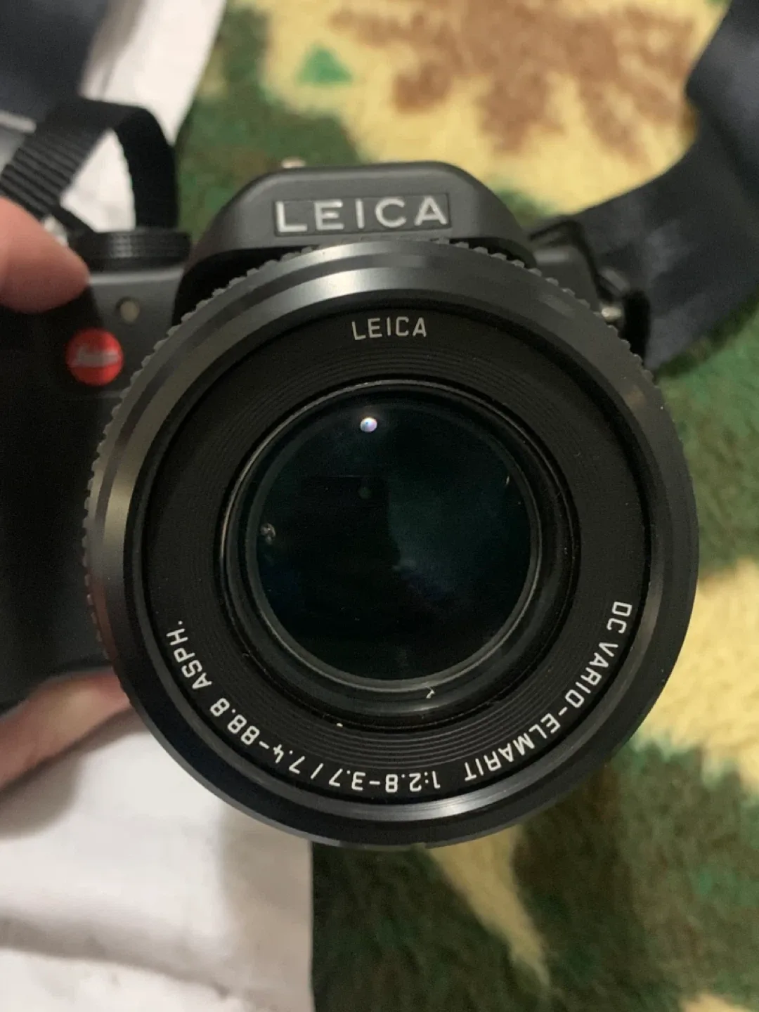 Leica V-LUX 1 Digital Camera