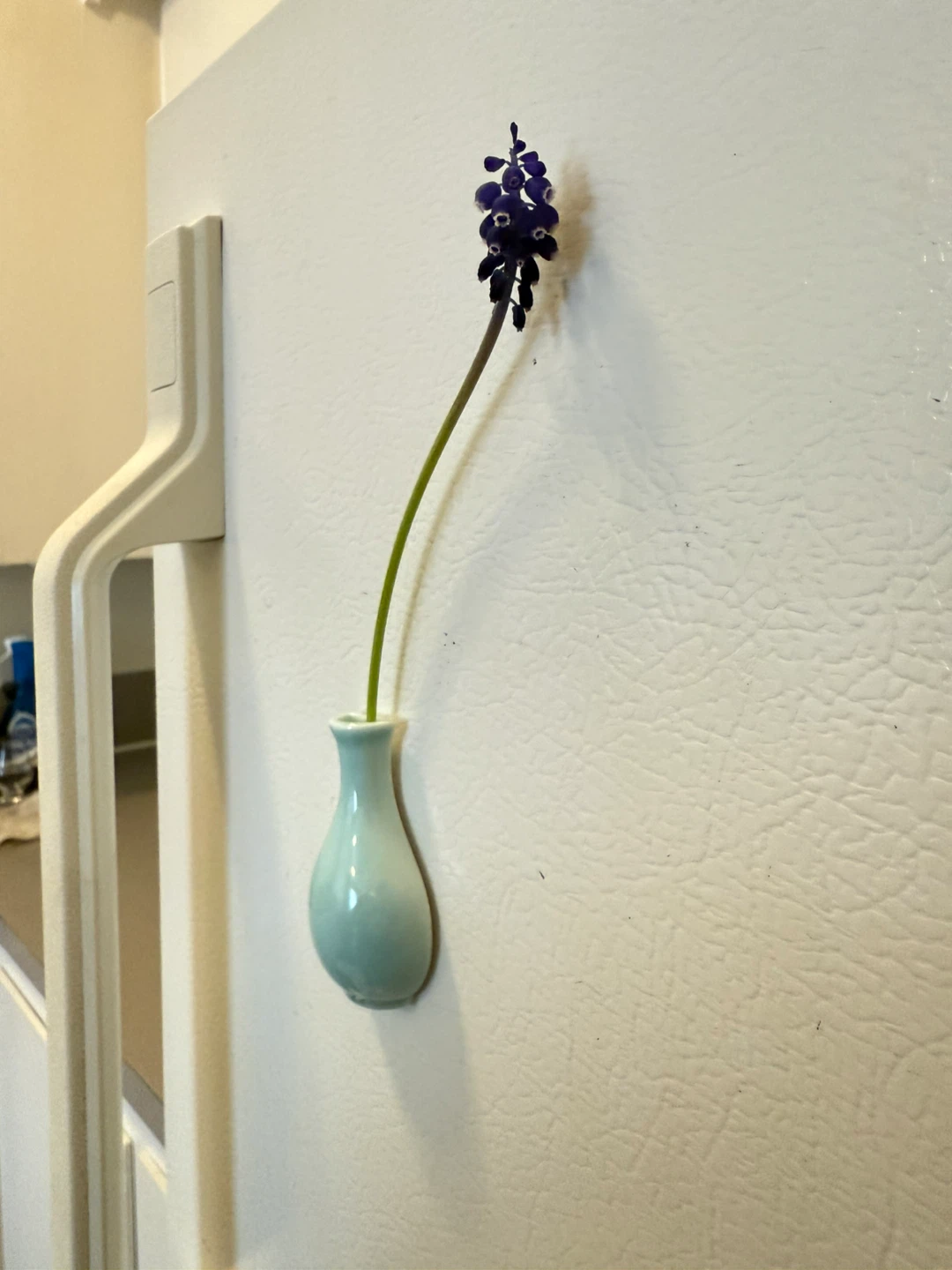 Tiny magnetic ceramic vase - photo 2