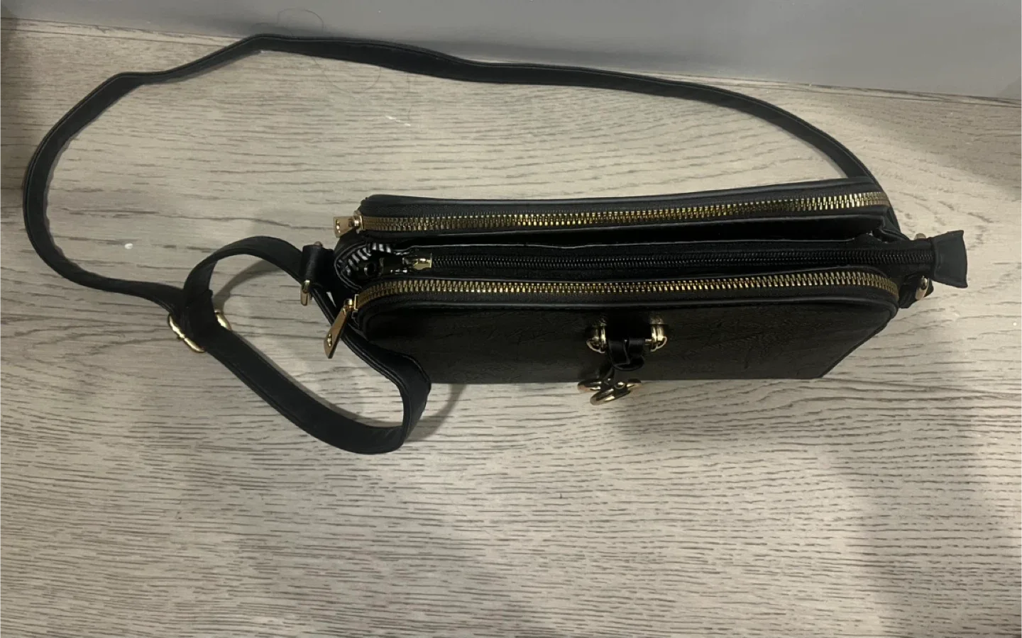 Black Crossbody Bag image indicator(4)