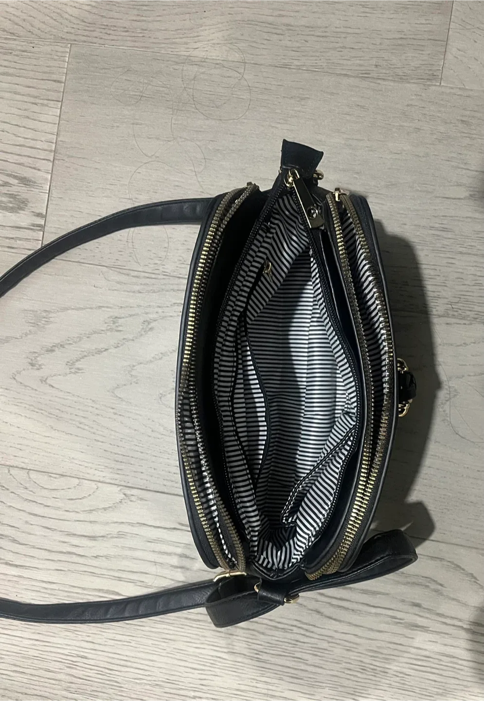 Black Crossbody Bag image indicator(5)