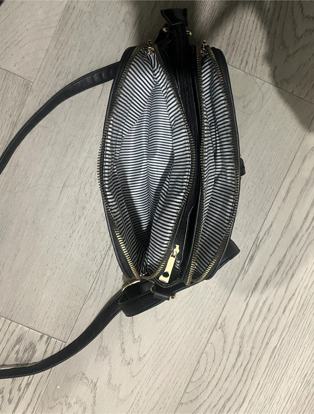 Black Crossbody Bag image indicator(6)