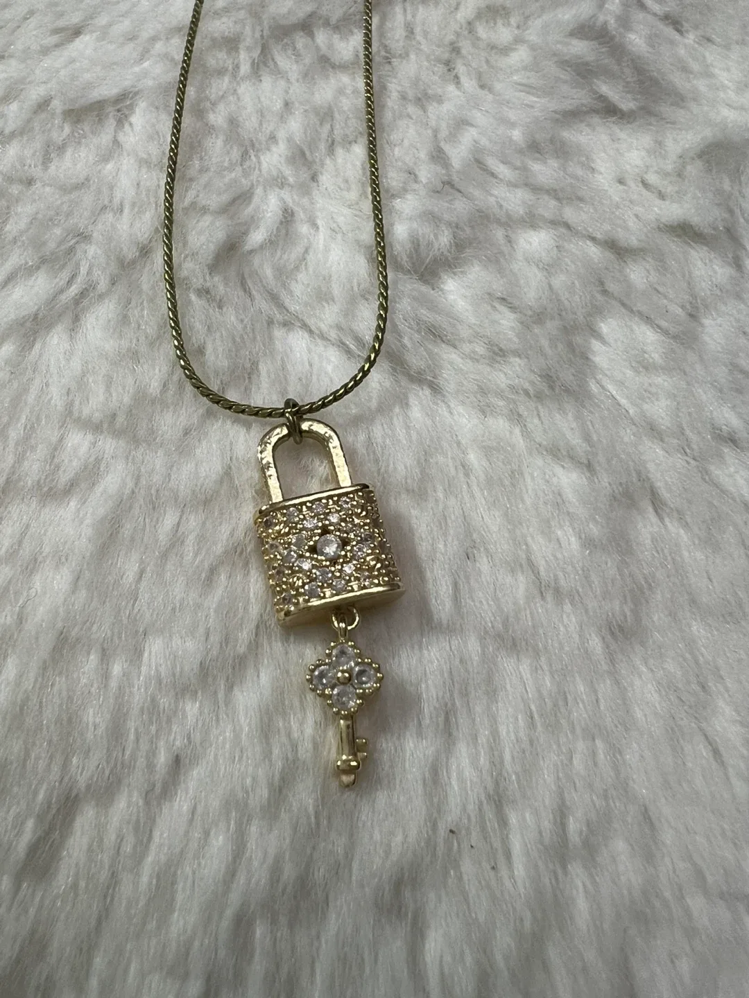 Lock and Key Gold Necklace image indicator(4)